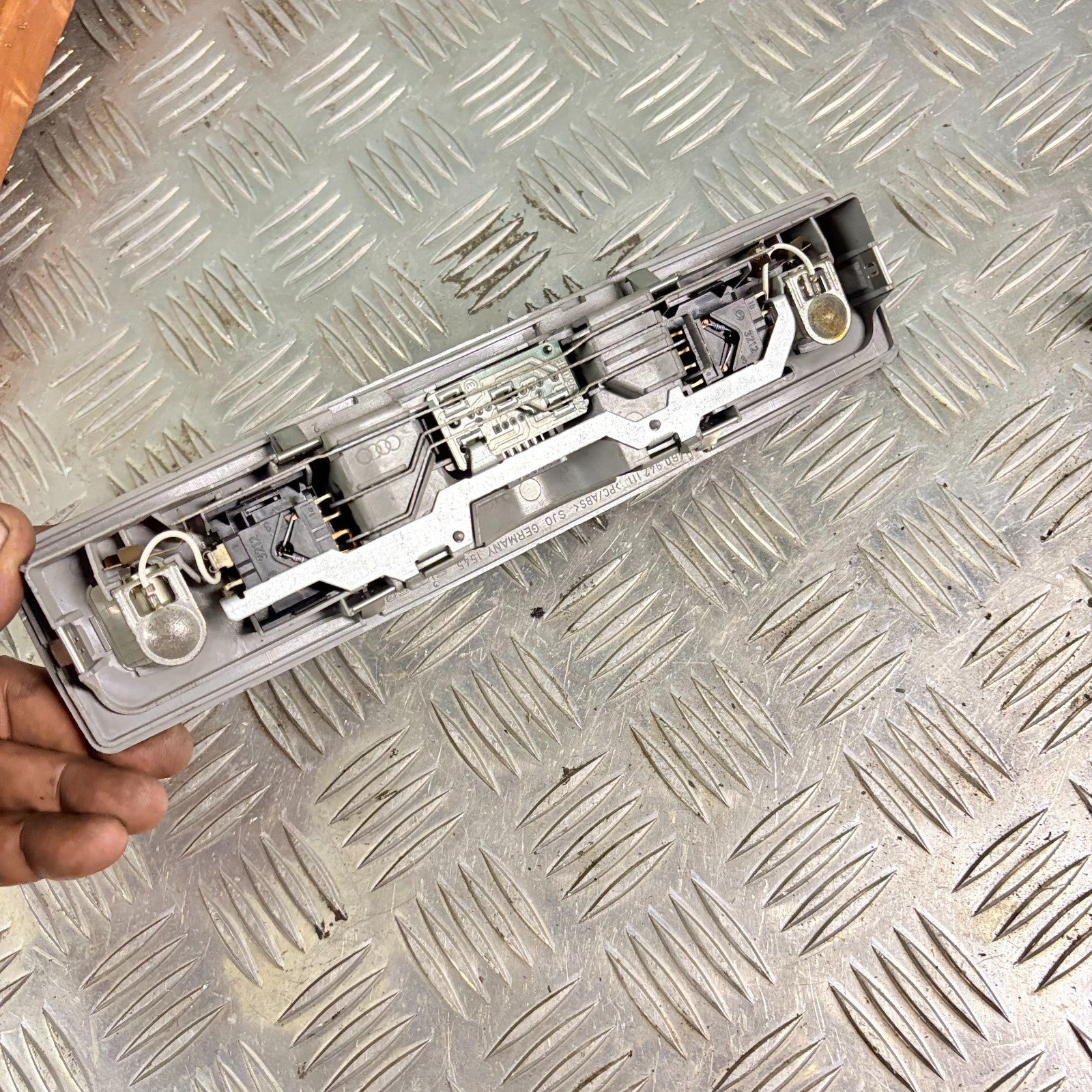 1998-2004 Audi A6 Rear Overhead Dome Map Light Lamp Assembly 4B0947111