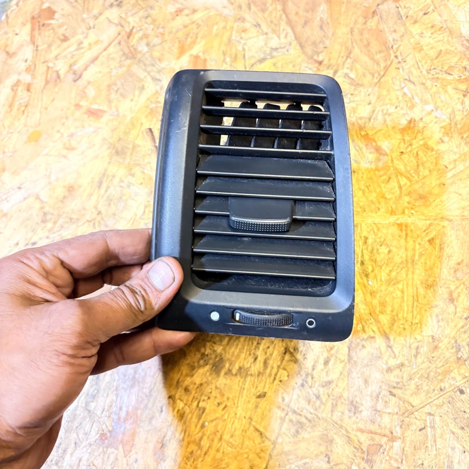HONDA ACCORD 2003-07 DASHBOARD AIR VENT PASSENGER SIDE E616-5131-500