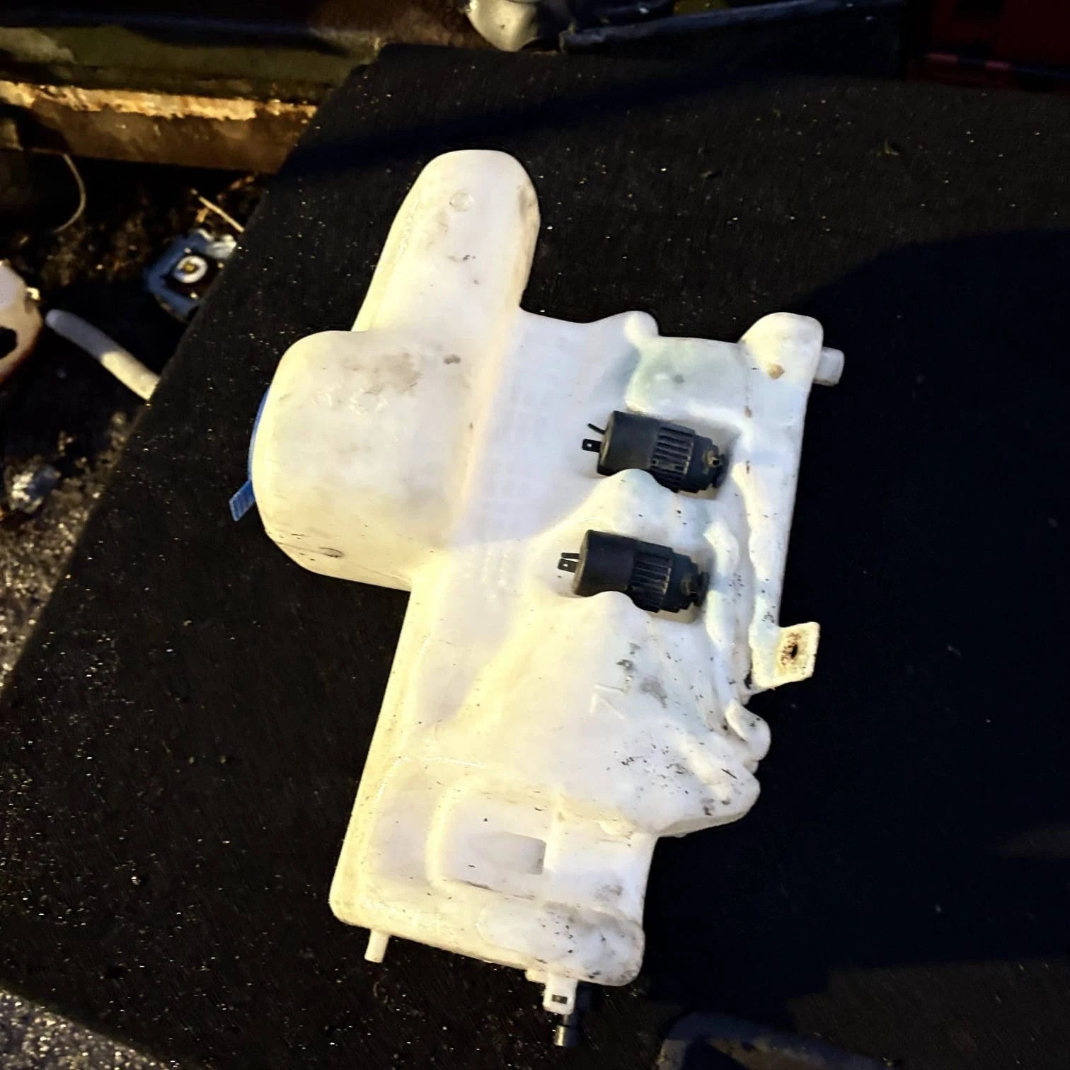 Mercedes Vito Viano Windscreen Washer Bottle 6388691220 (14)