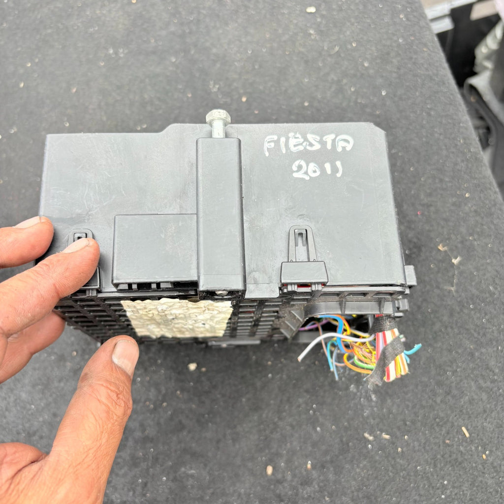2011 Ford Fiesta Fuse Box 8V5T-14A005-DKE
