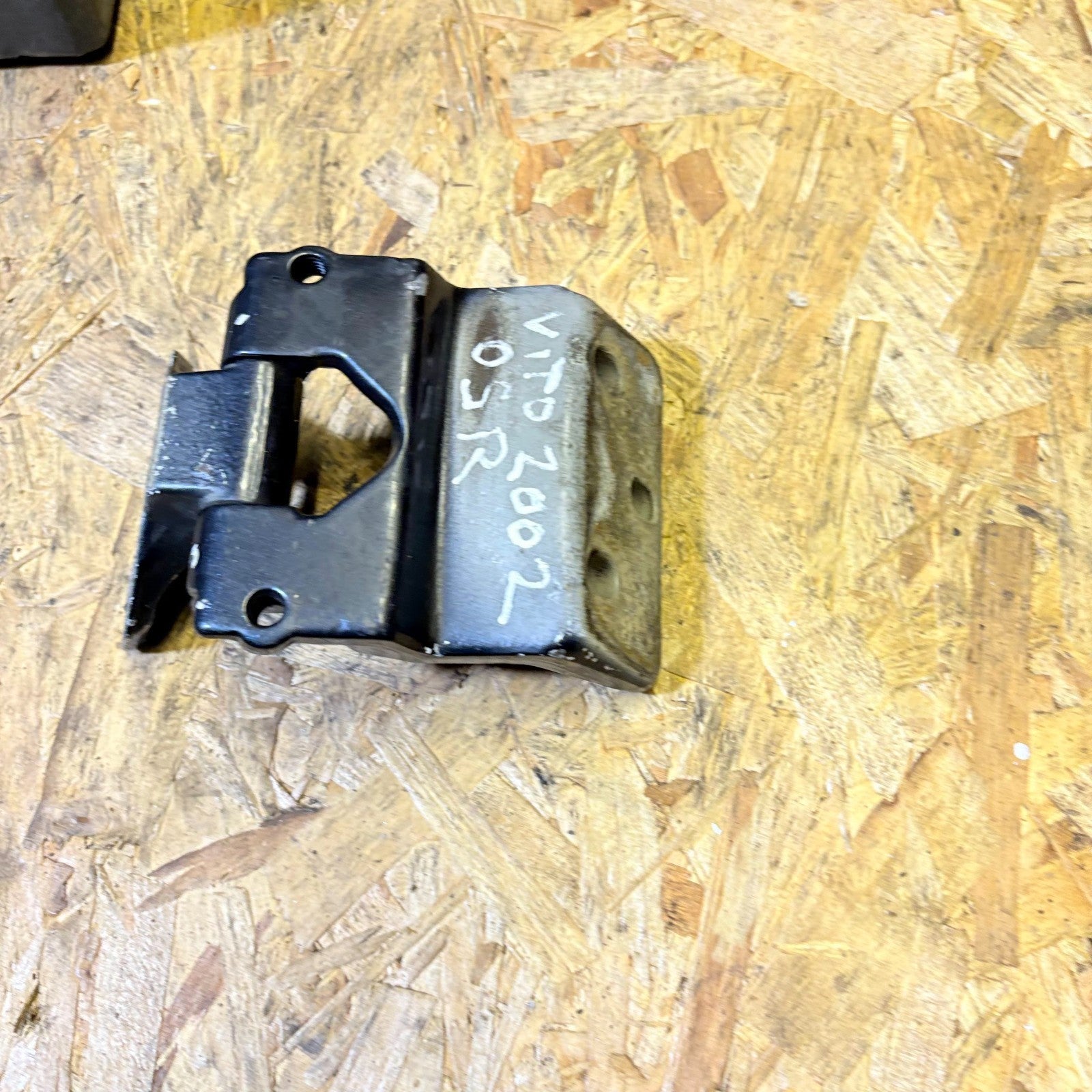 MERCEDES BENZ W447 VITO 2002 REAR RIGHT SIDE DOOR HINGE BOTTOM