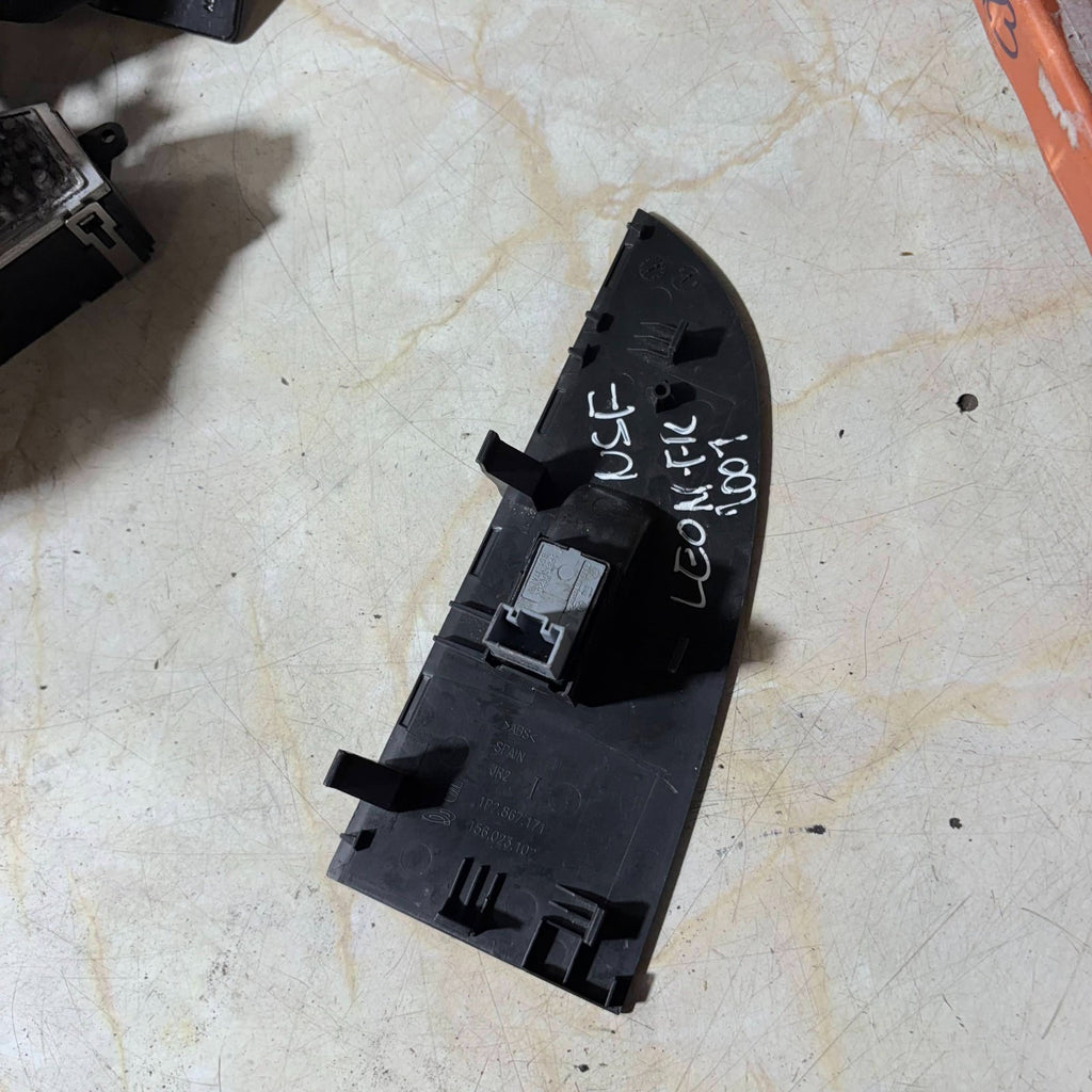 SEAT LEON FR 2007 Passenger Side Left Front Window Switch 1P2867171