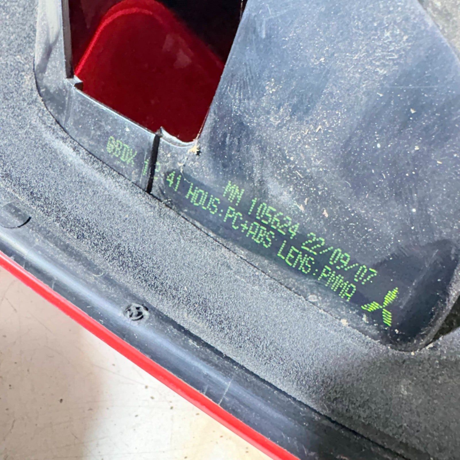 2004-2013 MITSUBISHI COLT REAR TAIL LIGHT MN105624