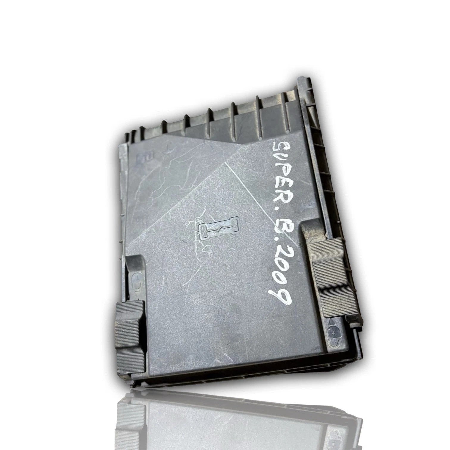 Skoda Superb MK2 3T 2009 2.0 TDI Fuse Relay Box Under Bonnet Panel