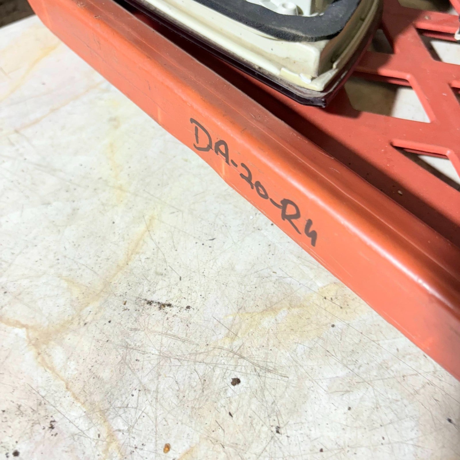 2011 BMW 320D REAR PASSENGER SIDE INNER TAIL LIGHT RI0021840104
