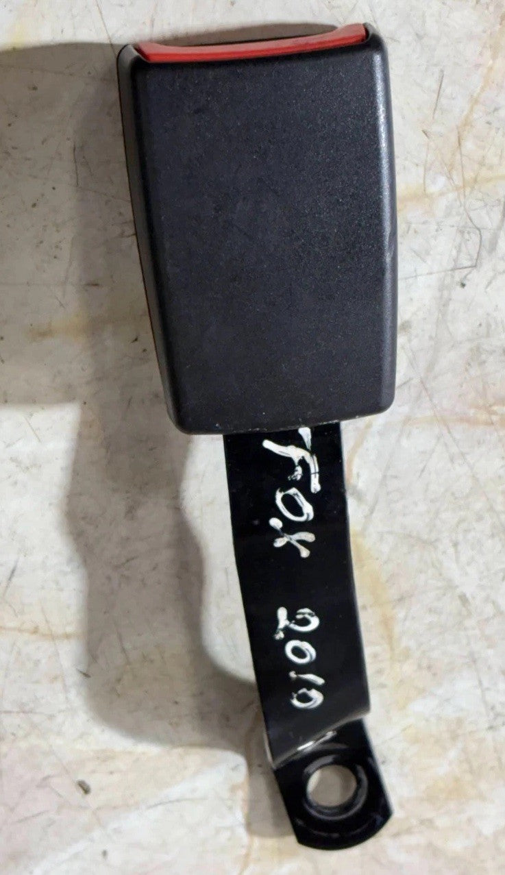 VW Fox 2010 Passengers Side Front Seatbelt Catch 5Z0857755 Buckle Belt Strap