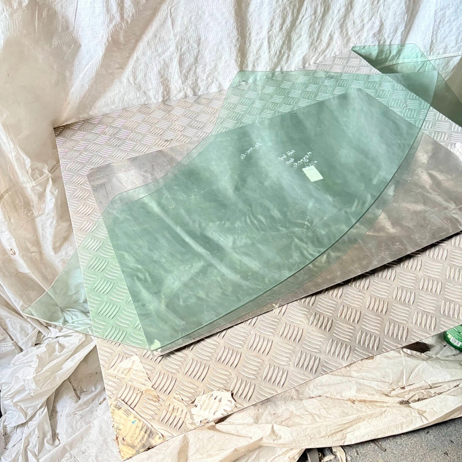 RENAULT MEGANE 2003 PASSENGER FRONT LEFT WINDOW DOOR GLASS 3 Door Soft Top