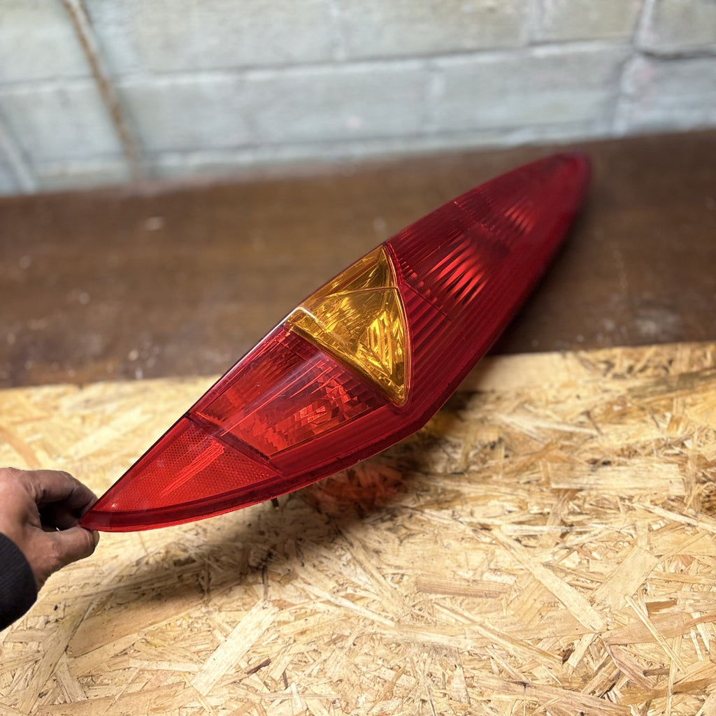 FIAT PUNTO 2001 FACELIFT OSR RIGHT DRIVER REAR OUTER TAIL LIGHT 286202