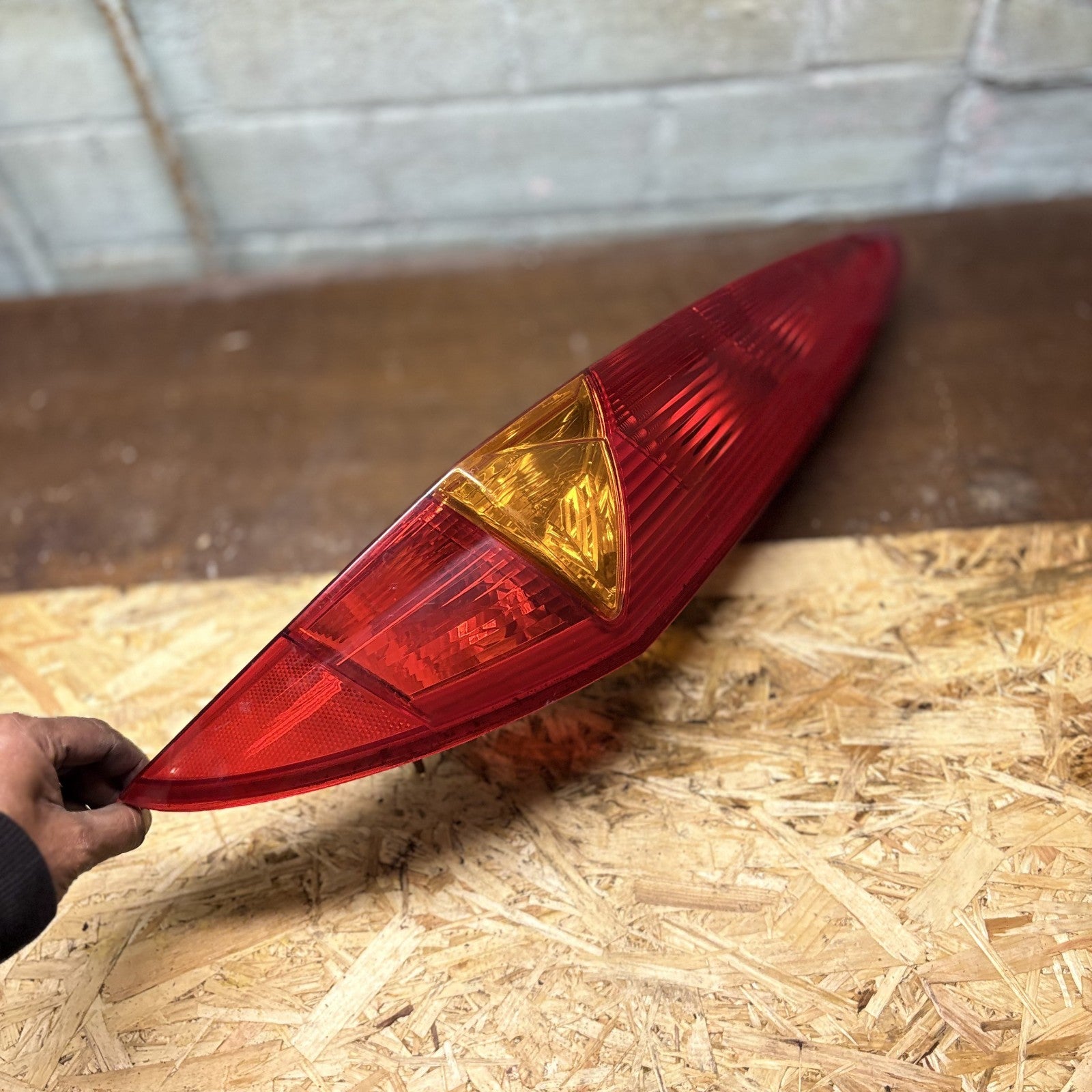 FIAT PUNTO 2001 FACELIFT OSR RIGHT DRIVER REAR OUTER TAIL LIGHT 286202