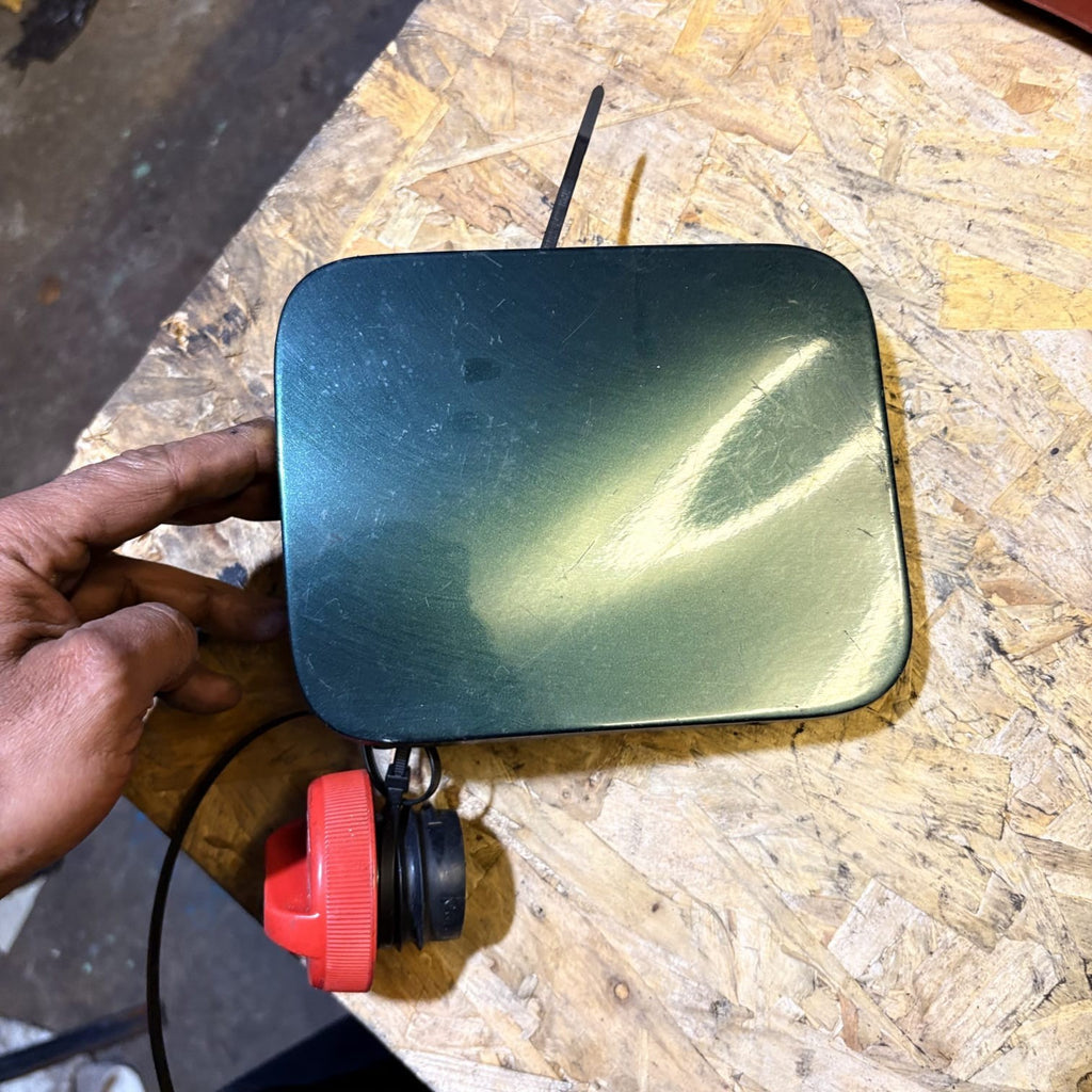 Nissan Almera Tino V10 2.2 dCi 2000-2006 Fuel Filler Flap Diesel Cap UK829781-54