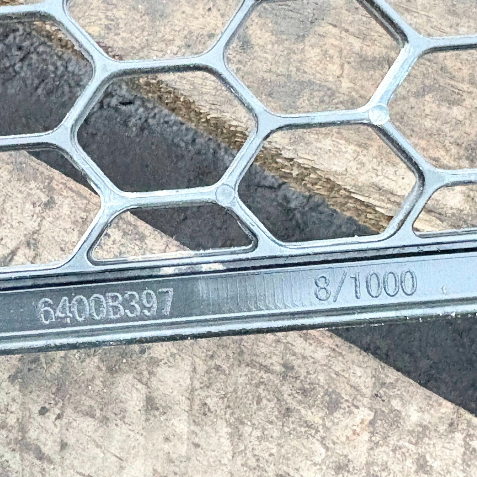 MITSUBISHI LANCER MK5 2007-2012 FRONT LOWER BUMPER CENTRE GRILL 6400B397