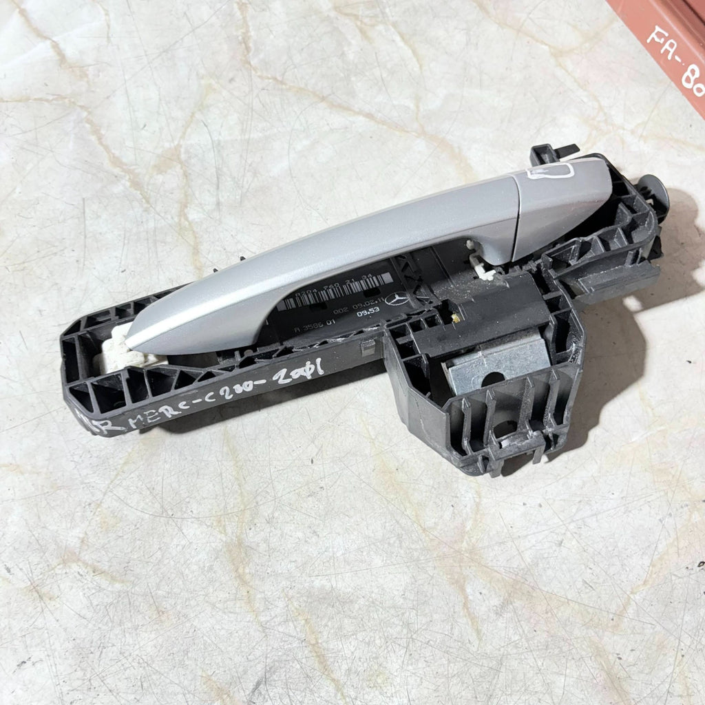 MERCEDES-BENZ C CLASS C200 EXTERIOR DOOR HANDLE PASSENGER REAR LEFT SIDE 2011