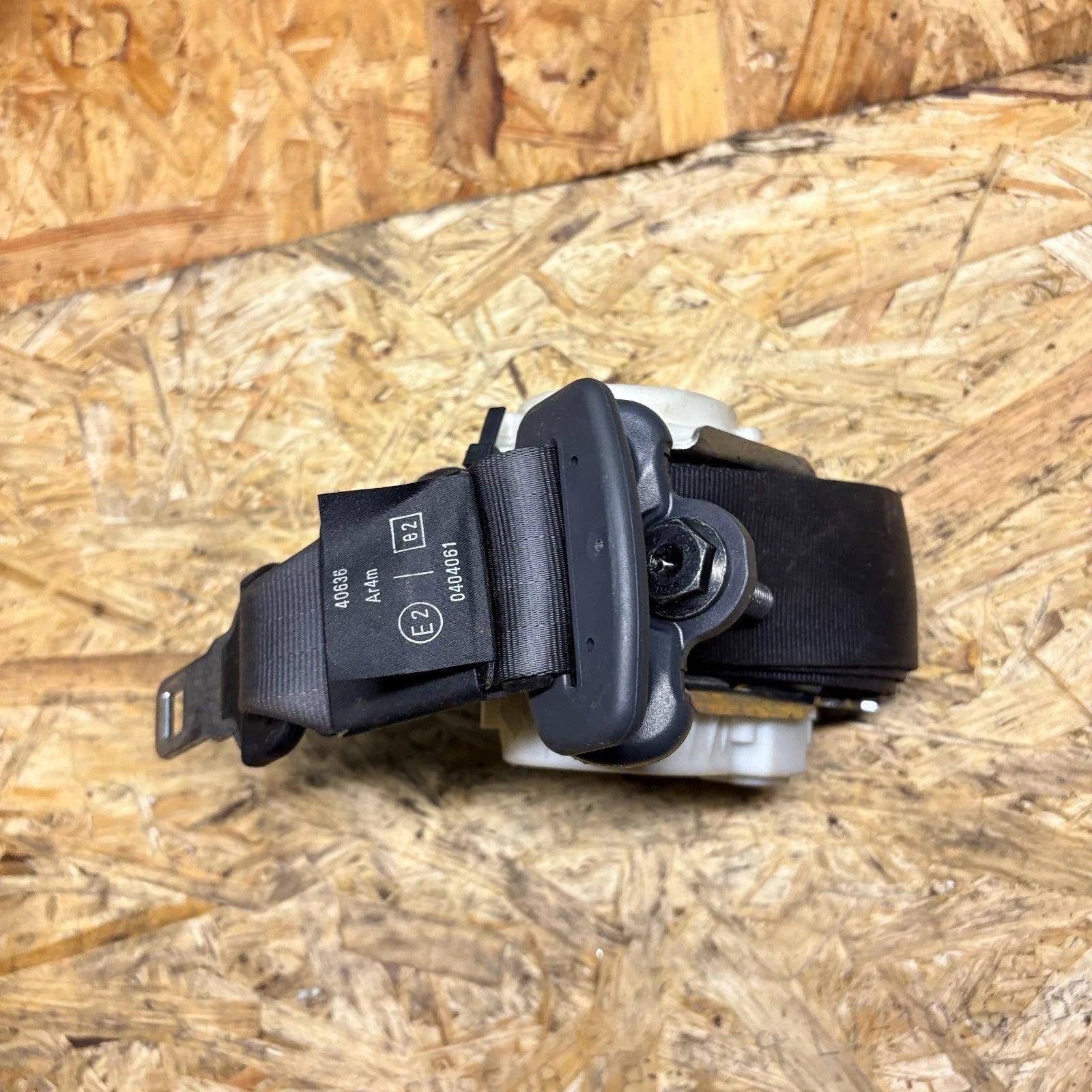 Renault Clio MK3 X85 2005-2012 Rear Centre Seat Belt 0404061 8200683944 TRW