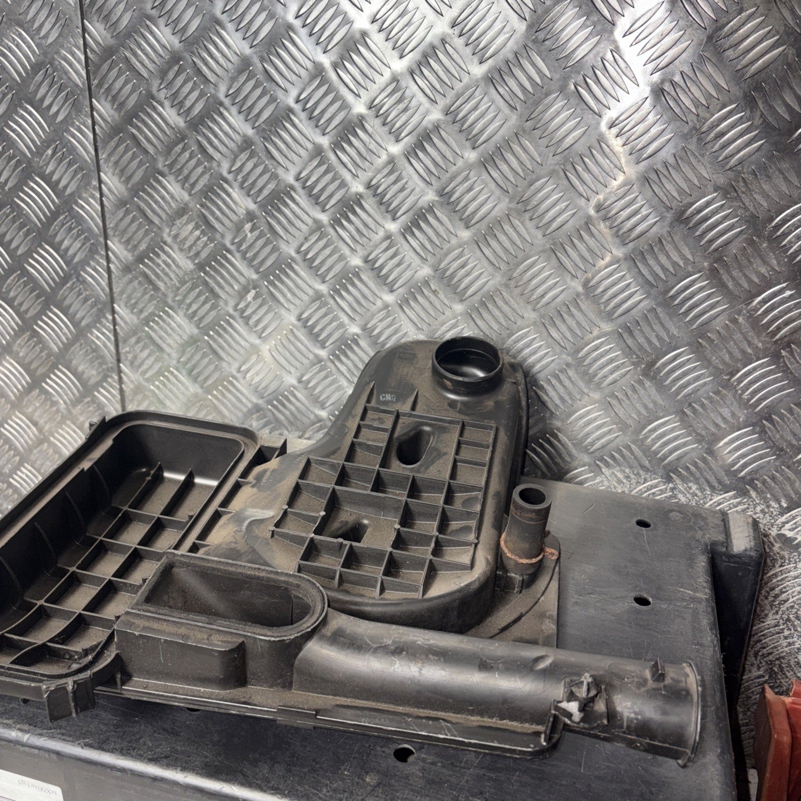 CITROEN CI AIR INTAKE FILTER BOX 17705-00010