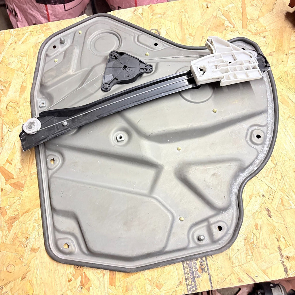 SKODA OCTAVIA VRS 2005-2012 DRIVER SIDE REAR WINDOW REGULATOR SHELL 1Z0839656C