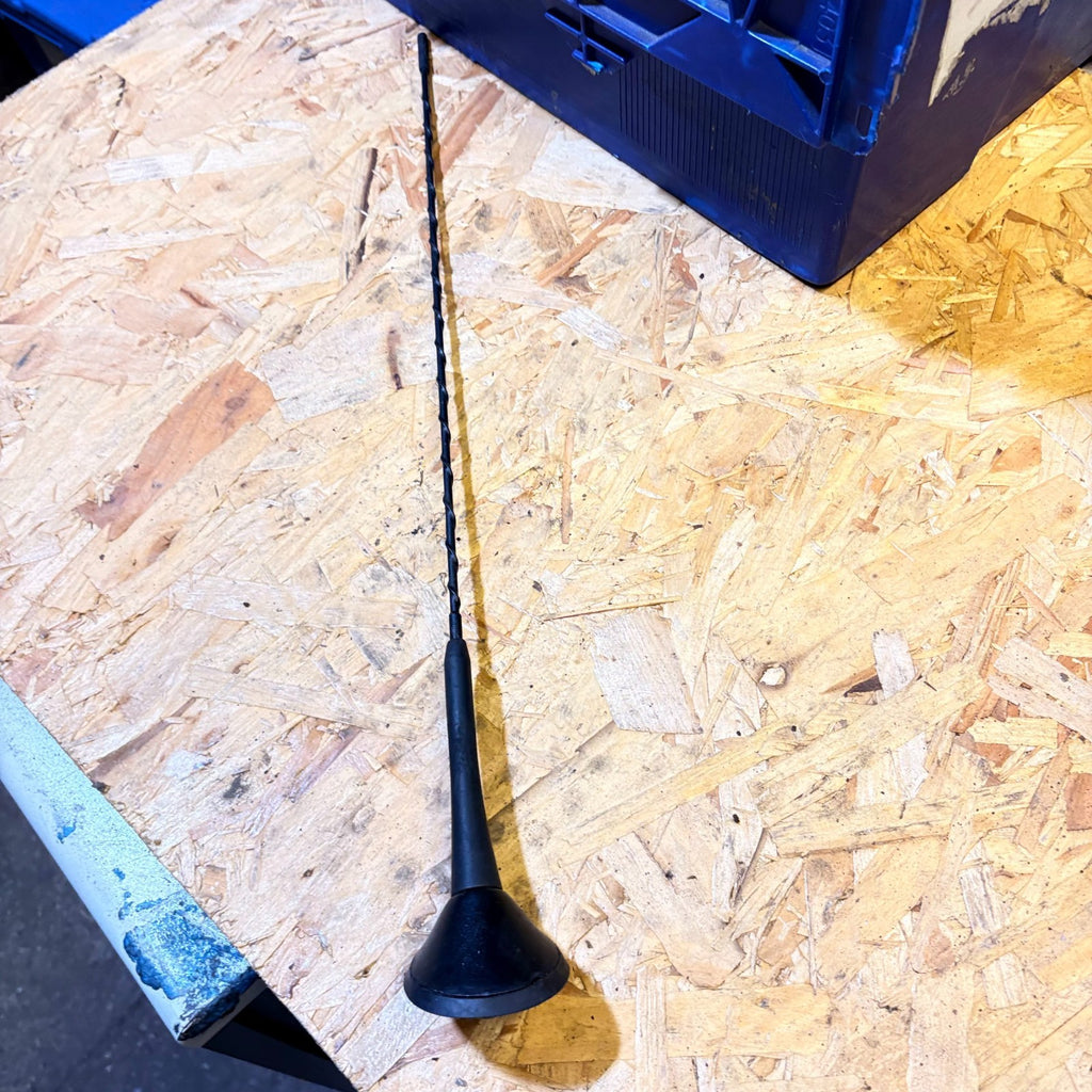 VAUXHALL CORSA AERIAL AND BASE 2006-2010