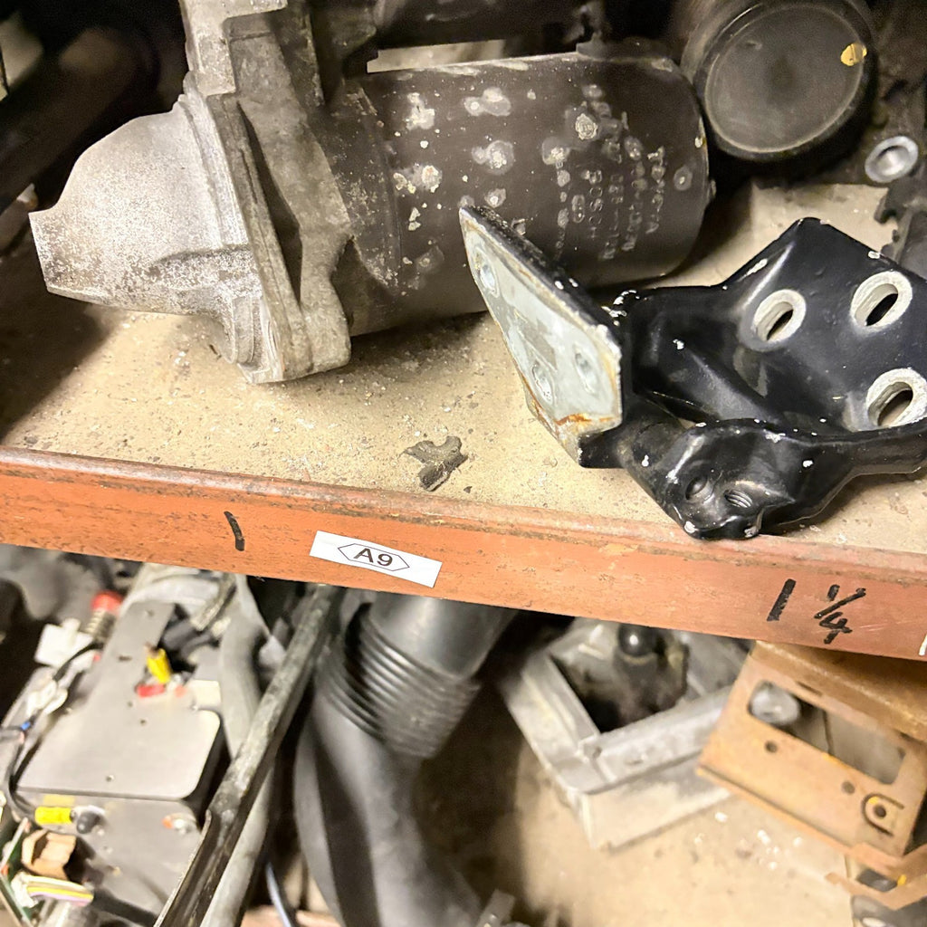MERCEDES BENZ W447 VITO 2002 REAR RIGHT SIDE DOOR HINGE BOTTOM