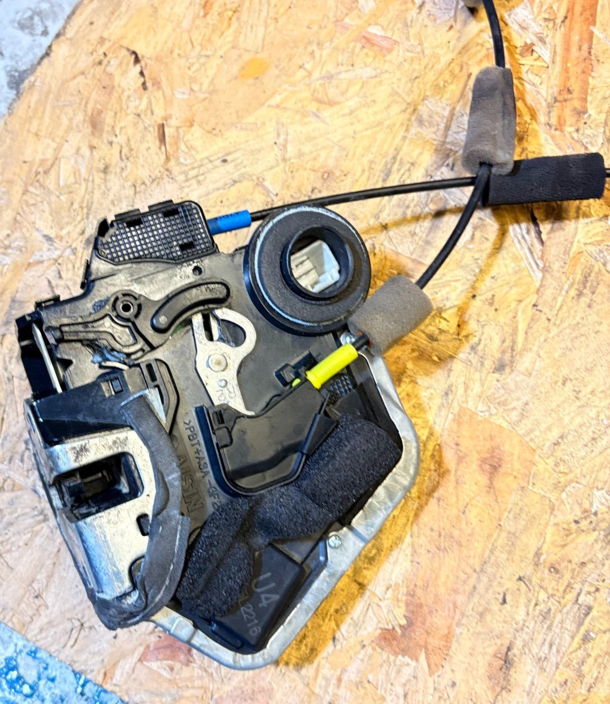 2005-2013 Lexus IS220d IS250 XE20 Rear Right Door Lock Latch 69050-53040