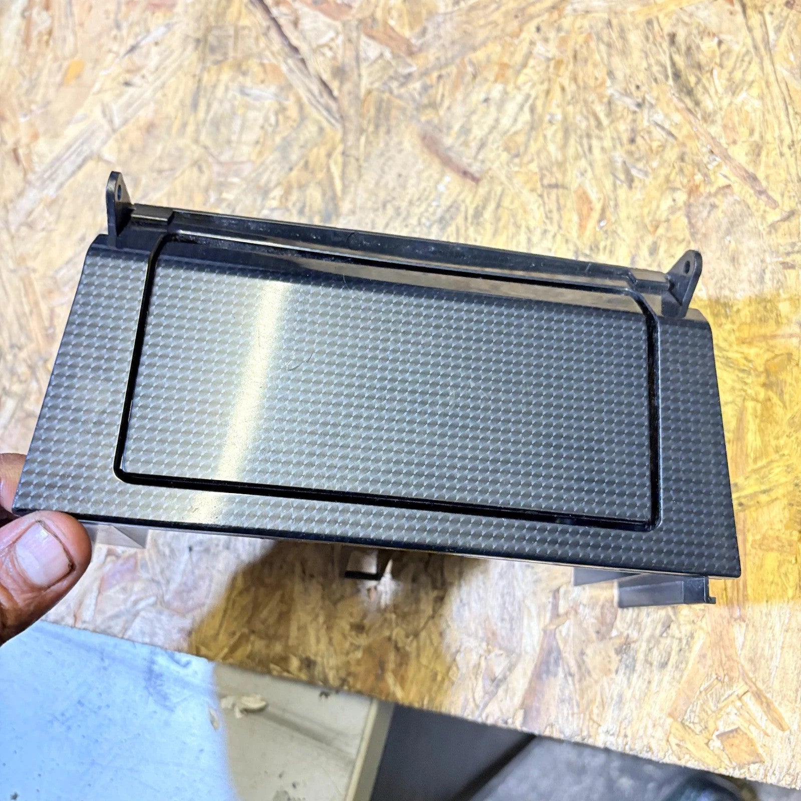 1998 MERCEDES ASHTRAY AND POWER SOCKET