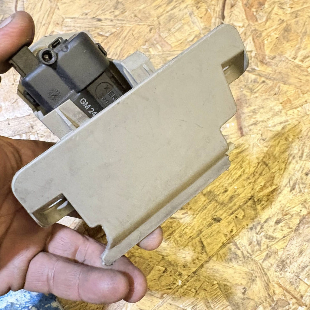 Renault Megane MK2 CC Convertible Glove Box Lock Solenoid Latch 8200247629 03-09