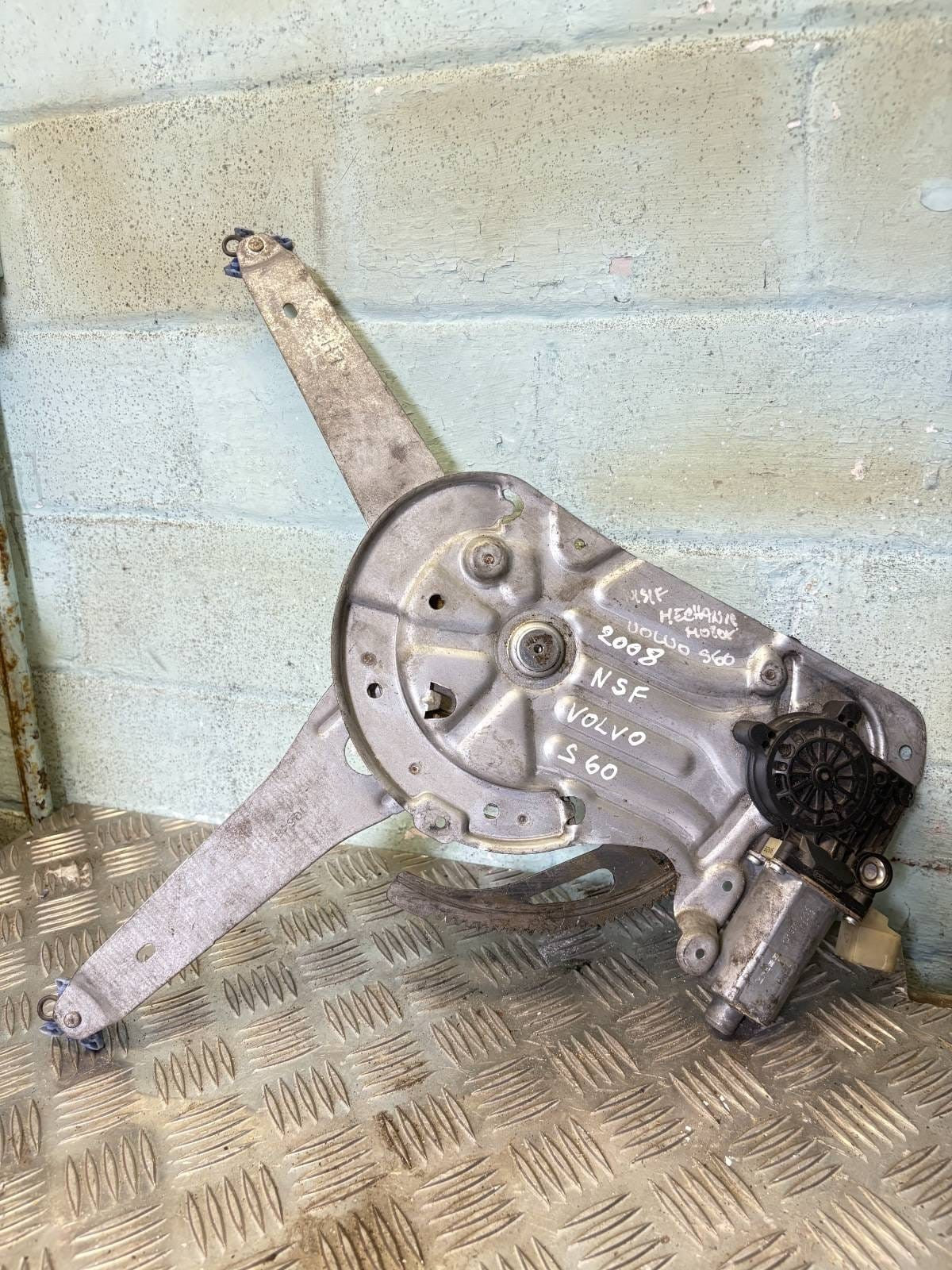 2008 NSF Volvo S60 Passenger Front Window Regulator