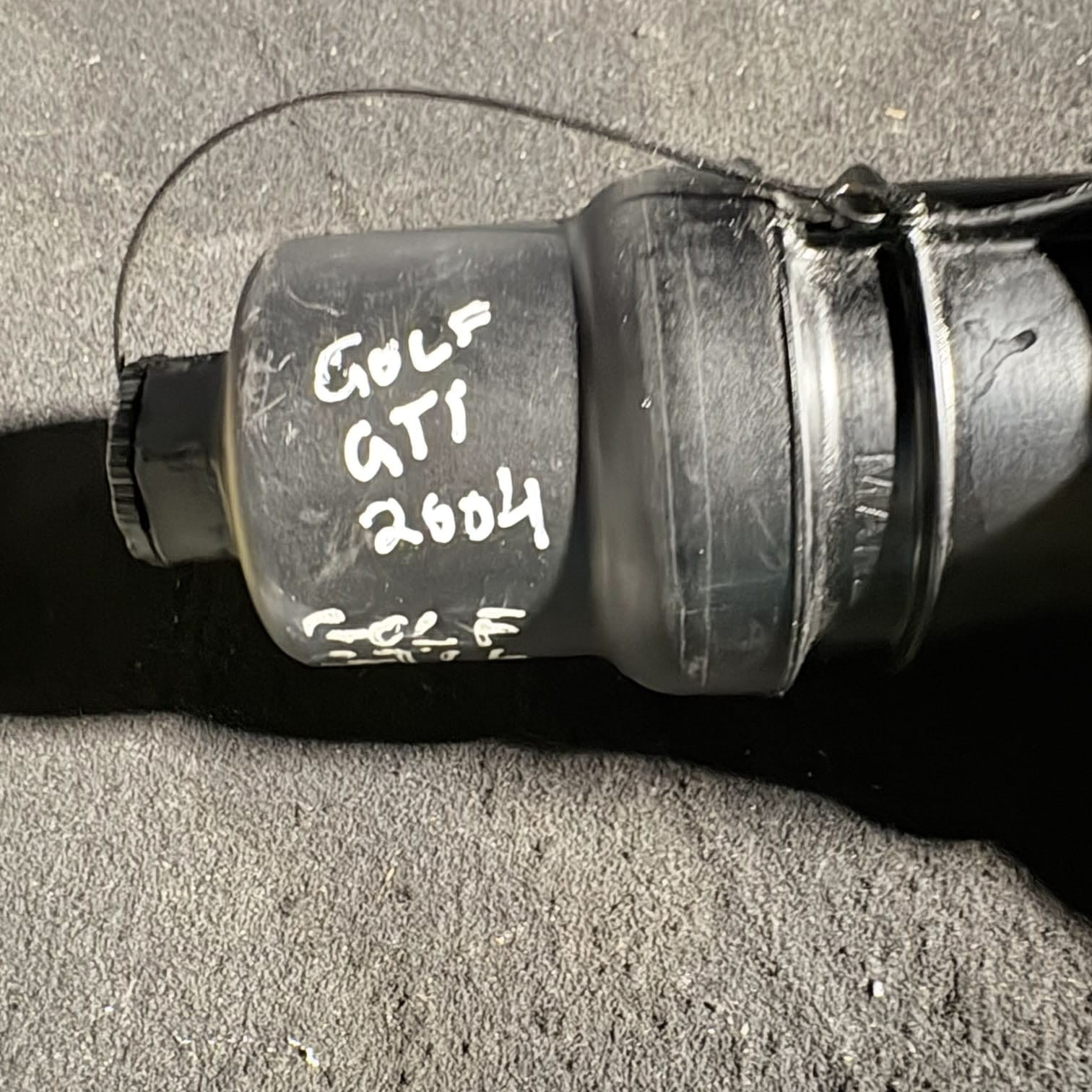 Skoda Golf Octavia Mk2 (1Z) 2004 Petrol oil filter mounting bracket 6740273316