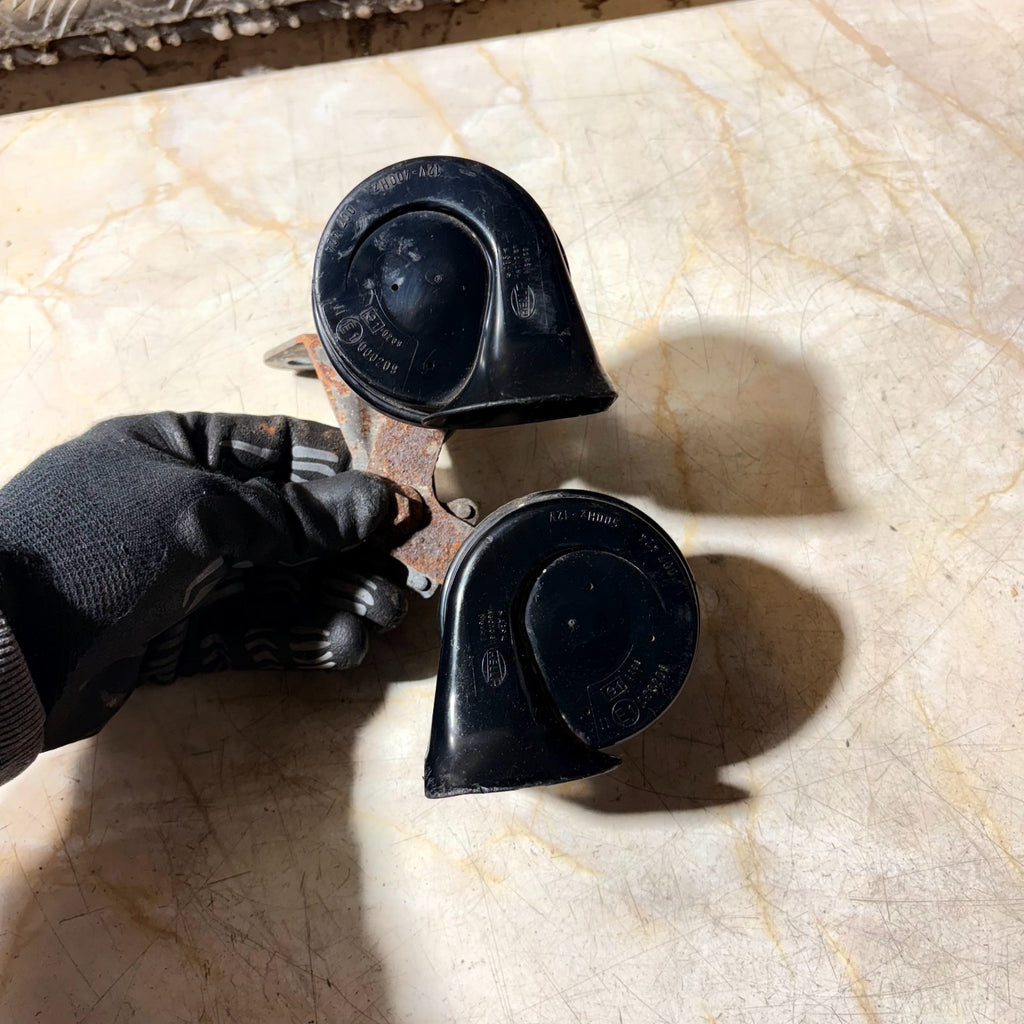 VW Beetle 9C 1998-2010 Pair Horns With Bracket 000209