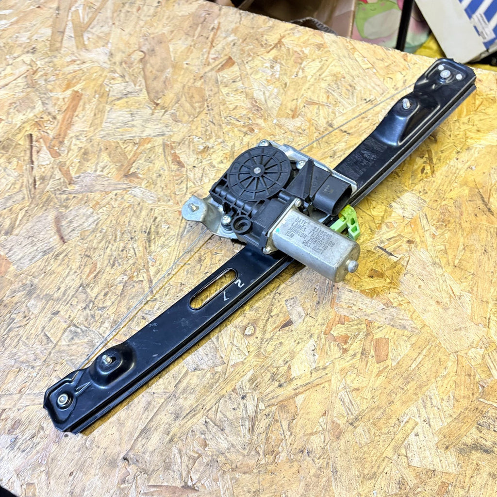 BMW 320d 2008-Window Regulator Rear Left 71002803