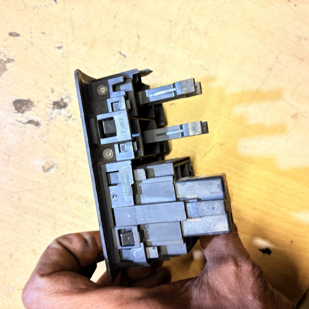 Renault Clio Mk3 2005-12 Headlight Level Dimmer Switch 8200407756 8200407757