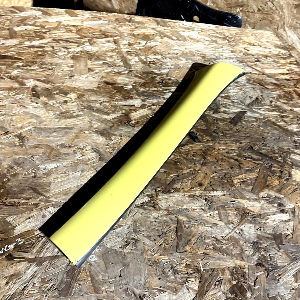 Peugeot 1007 2005 1.4 Passenger Front Exterior Yellow B-Pillar Cover 9657432978