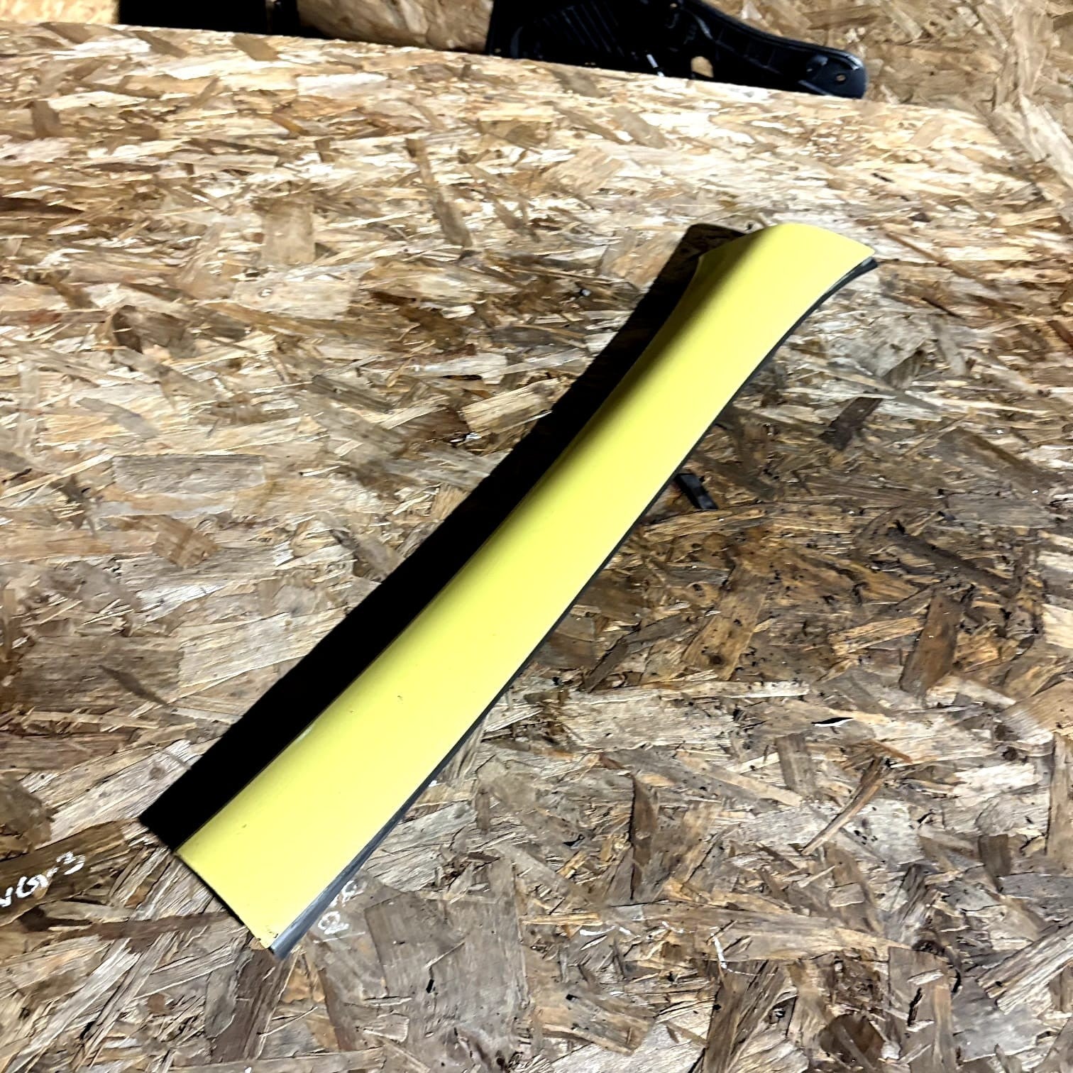 Peugeot 1007 2005 1.4 Passenger Front Exterior Yellow B-Pillar Cover 9657432978