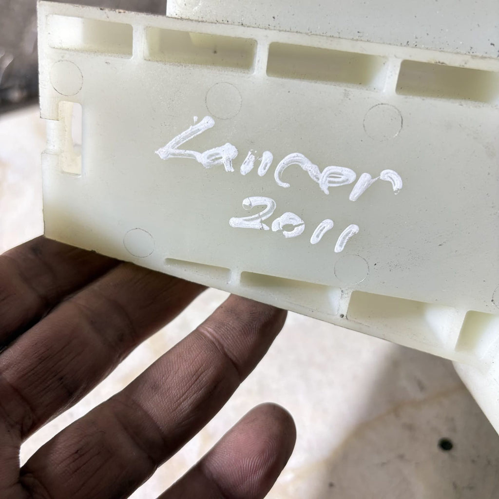 Mitsubishi Lancer 2011 Manual Gear Shifter Assembly Knob Gaiter Console