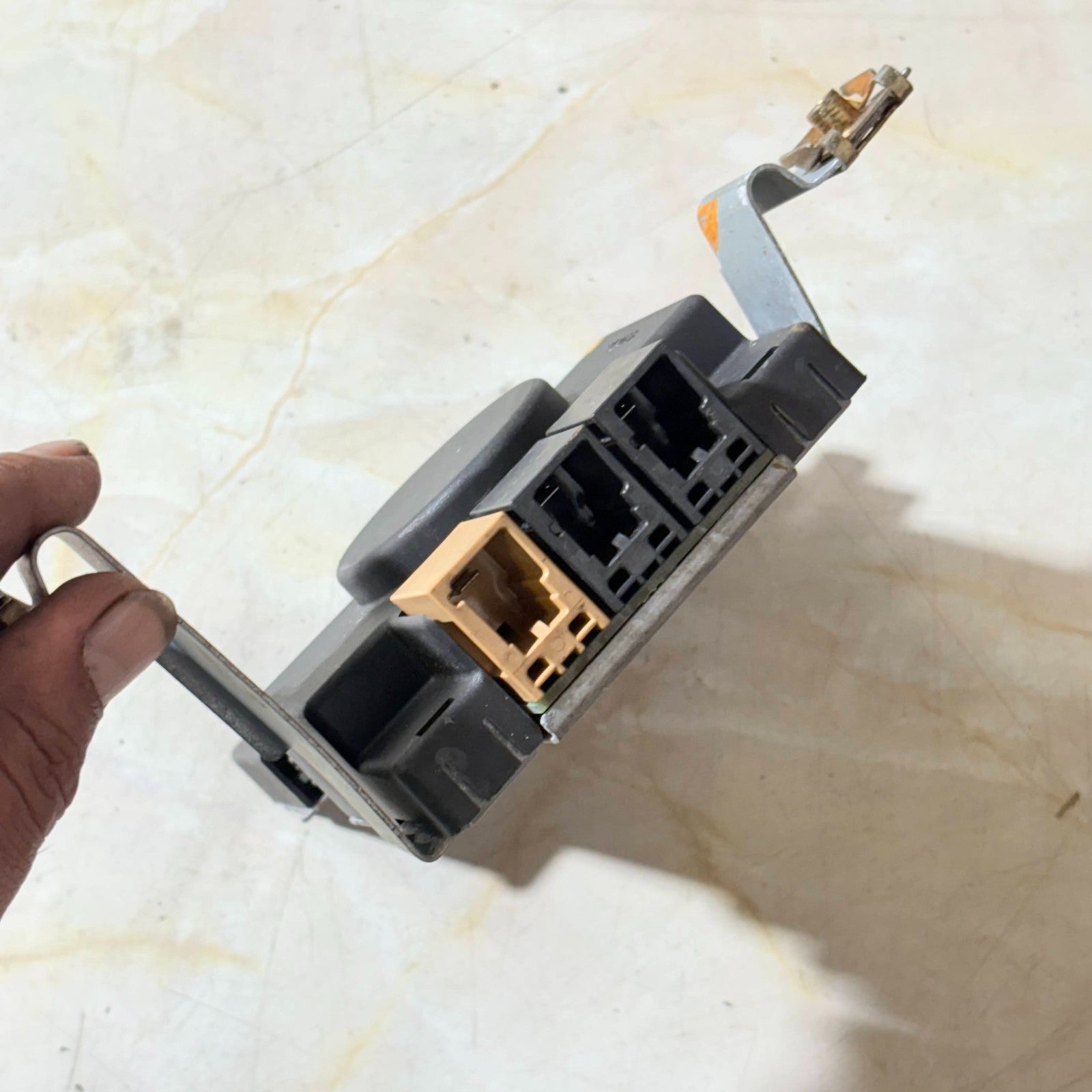 Audi A3 8P 3DR 2004-2007 Radio Aerial Antenna Amplifier Signal Booster 8P3035225