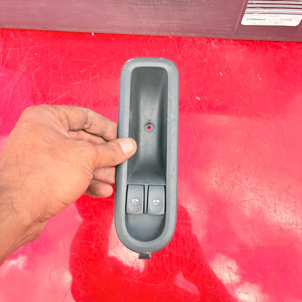 RENAULT CLIO MK3 2011 & TWINGO DRIVERS SIDE FRONT ELECTRIC WINDOW SWITCH OSF