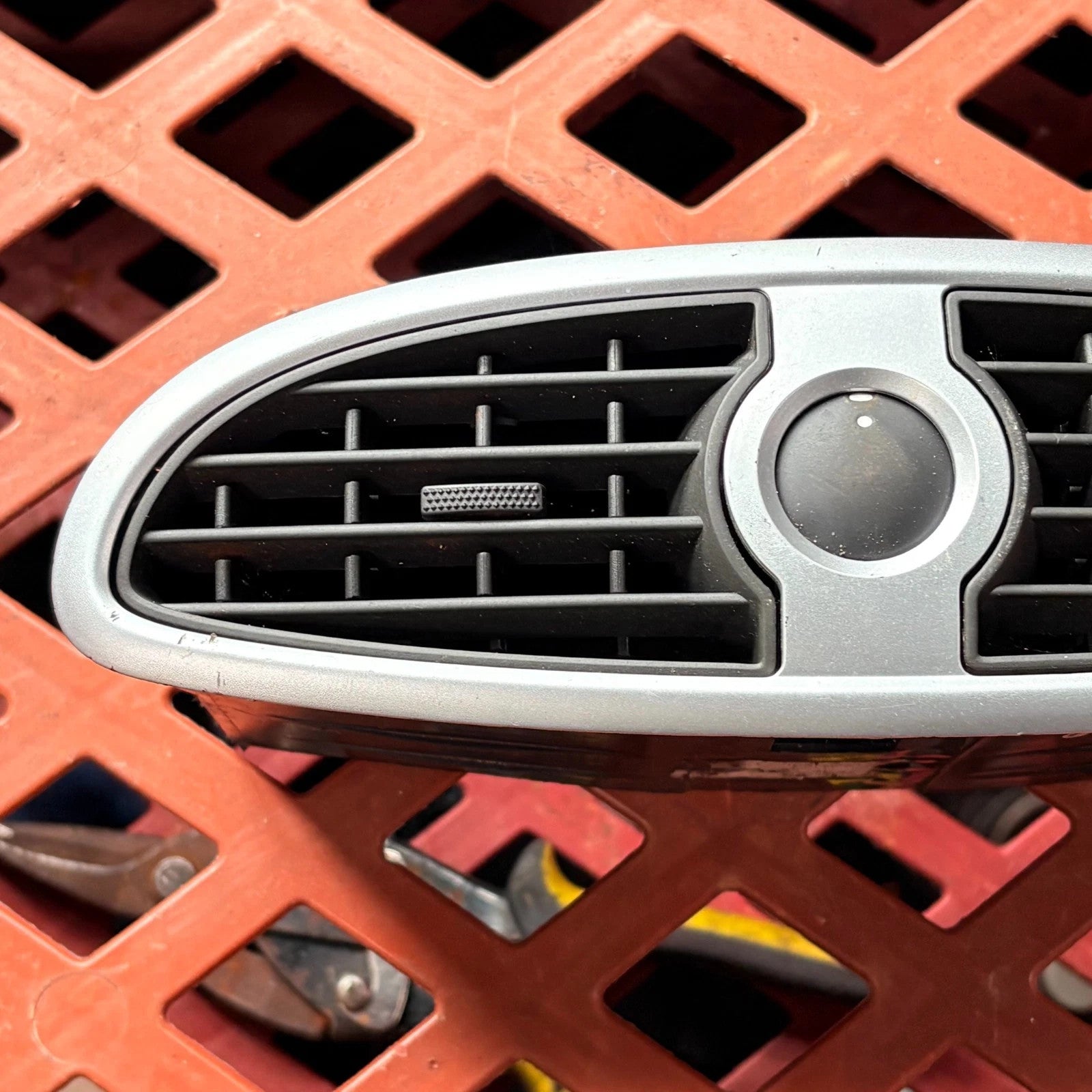 Renault Clio MK3 2009 Centre Dashboard Air Vent Middle Vents Silver Trim