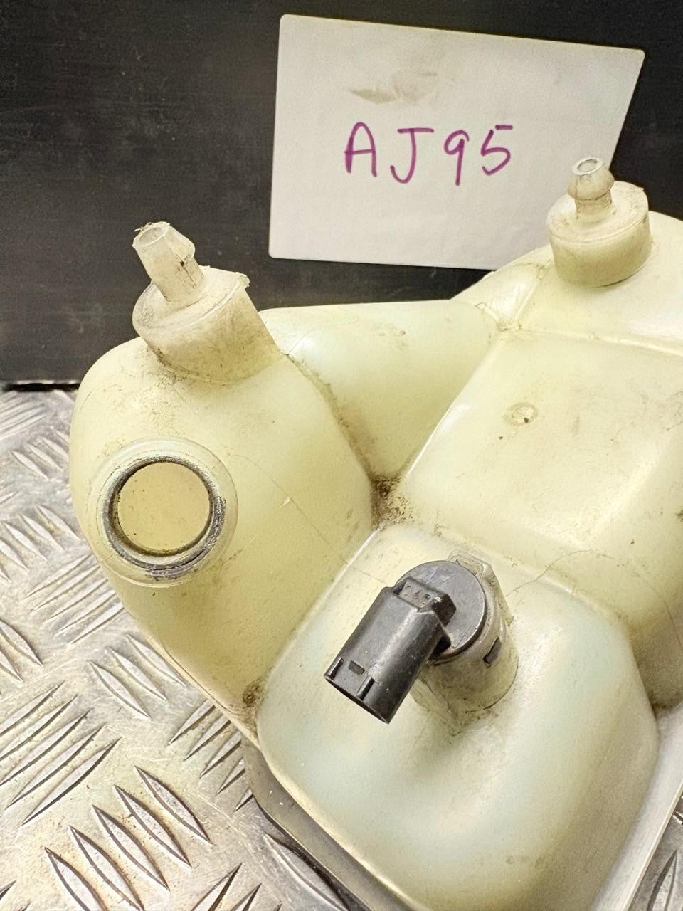 Mercedes E‑Class W211/S211 CLS W219 Coolant Expansion Tank Reservoir 2115000049