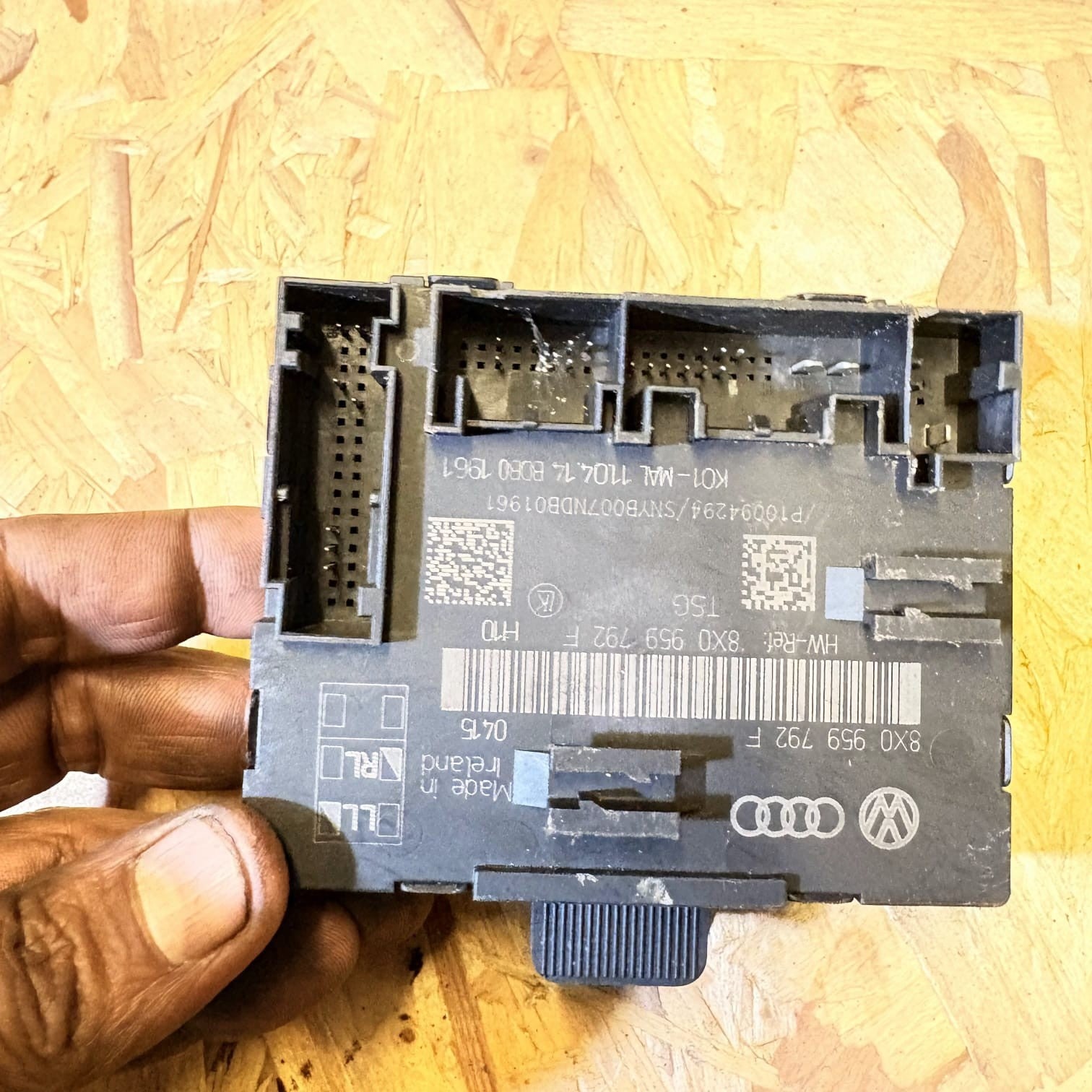 AUDI A1 8X 2014 DOOR CONTROL UNIT MODULE ECU PASSENGER FRONT SIDE 8X0959792F