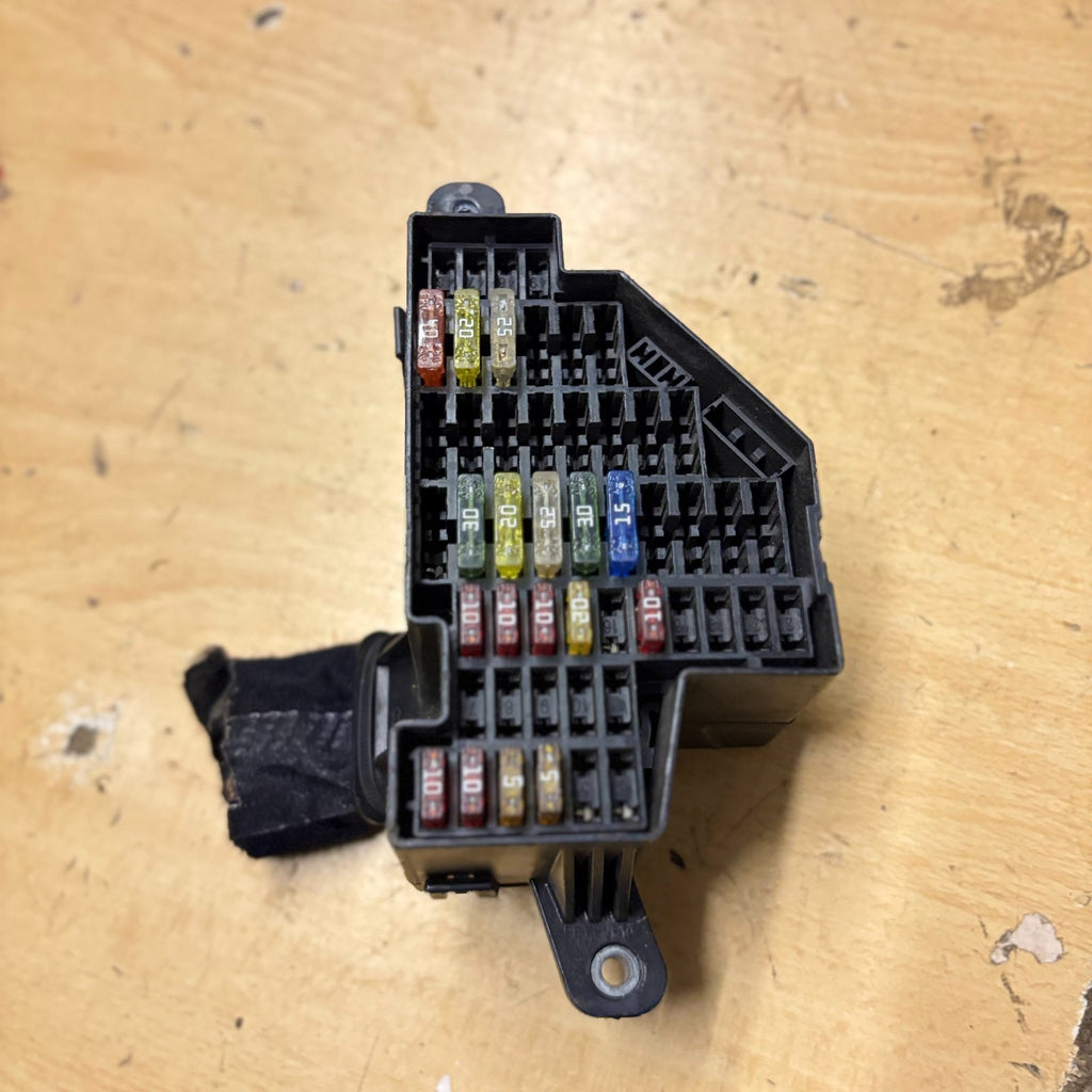 VW Golf Fuse Box Control Unit Relay Power Distribution Module 2009