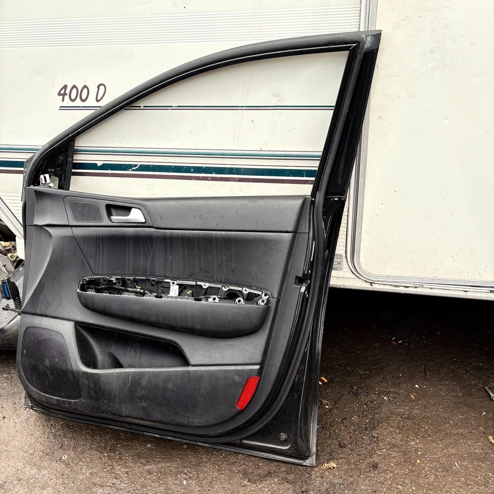 KIA SPORTAGE MK4 QL 16-21 5DR FRONT RIGHT DRIVER DOOR COMPLETE BLACK FREE P&P