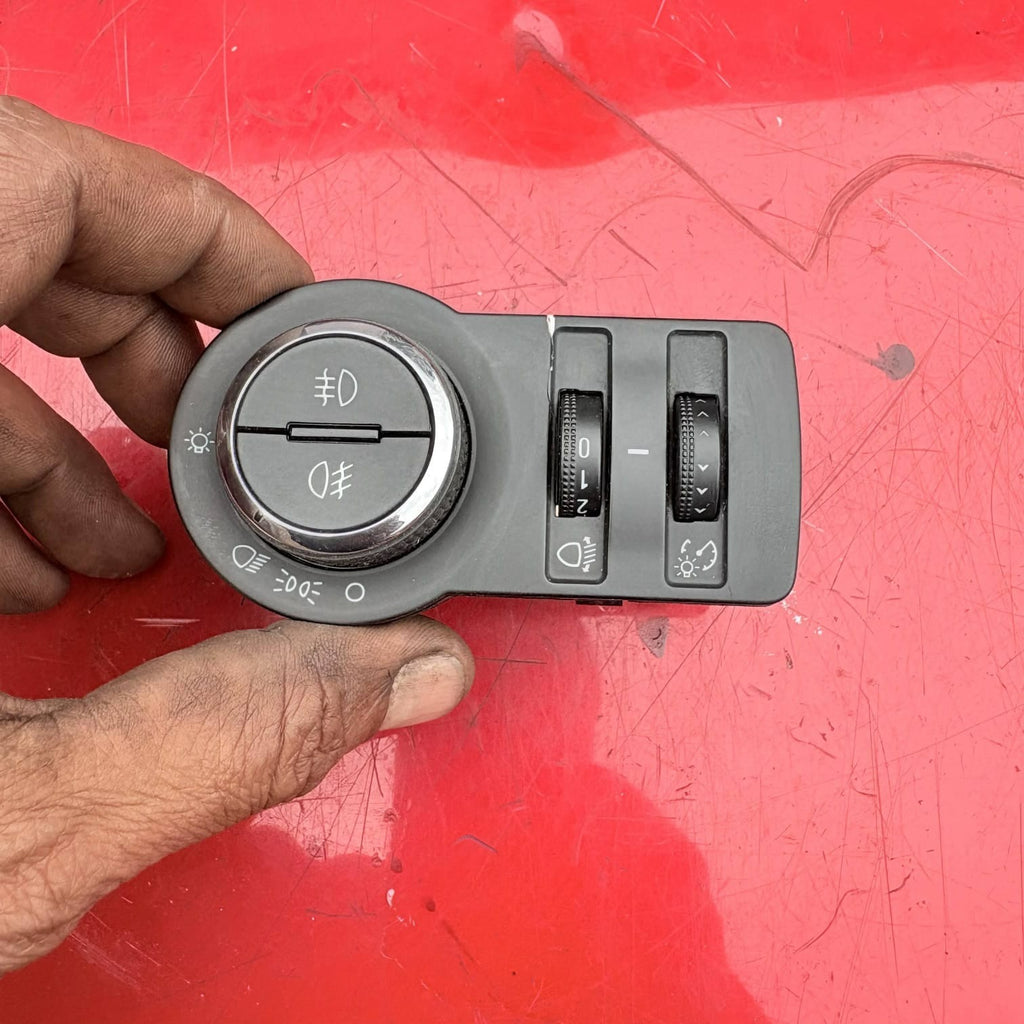 2010 VAUXHALL ASTRA GTC HEADLIGHT LAMP SWITCH CONTROL PANEL 13385636