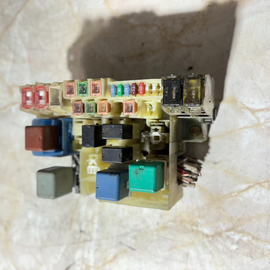 TOYOTA DYNA DIESEL FUSE BOX JUNCTION RELAY BLOCK WITH GLOW PLUG RELAY