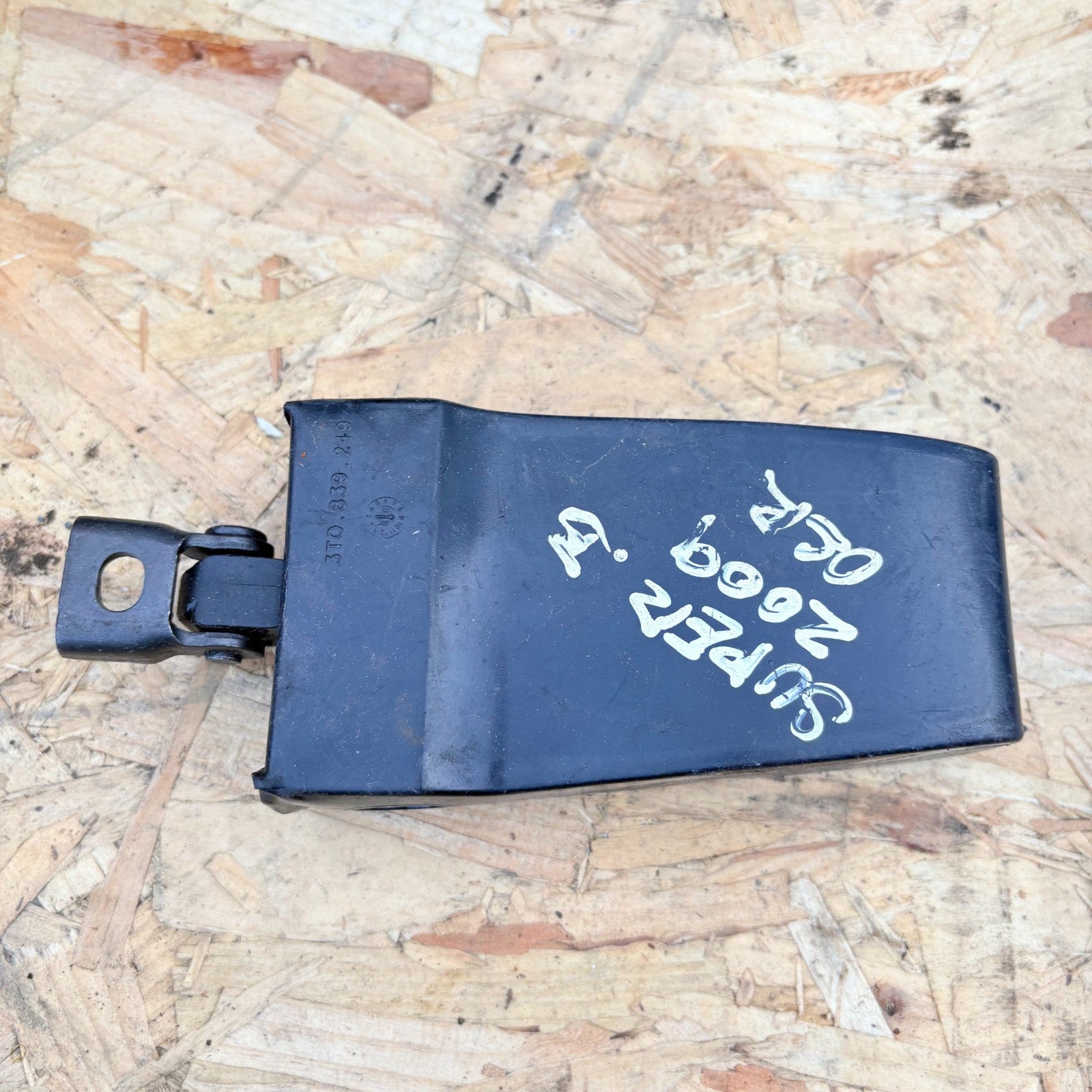 Skoda Superb MK2 08-15 OSR Drivers Side Rear Door Brake Check Strap 3T0839249