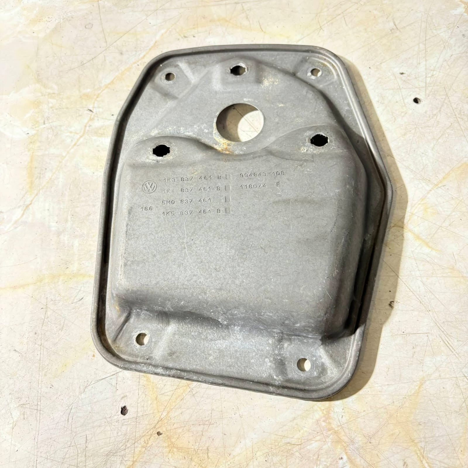 E038074023 Other car part for Volkswagen Golf UK2388584-96