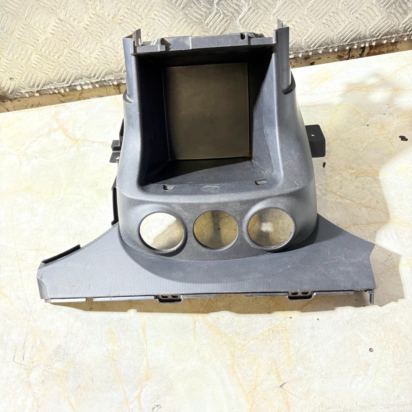 MITSUBISHI OUTLANDER 2006-2012 HEATER CONTROL UNIT SURROUND 8010A143