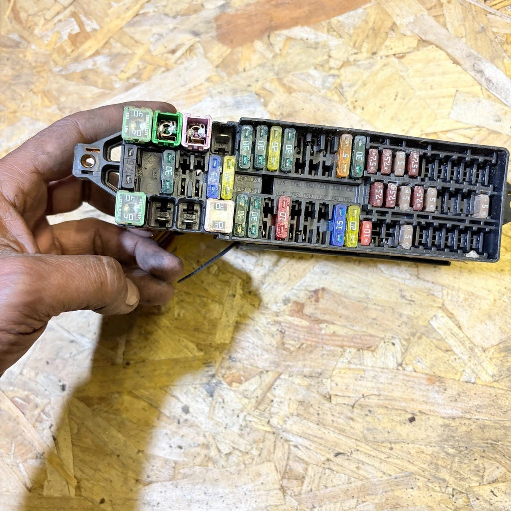 VOLKSWAGEN POLO MK5 6R 2009-2017 FUSE BOX