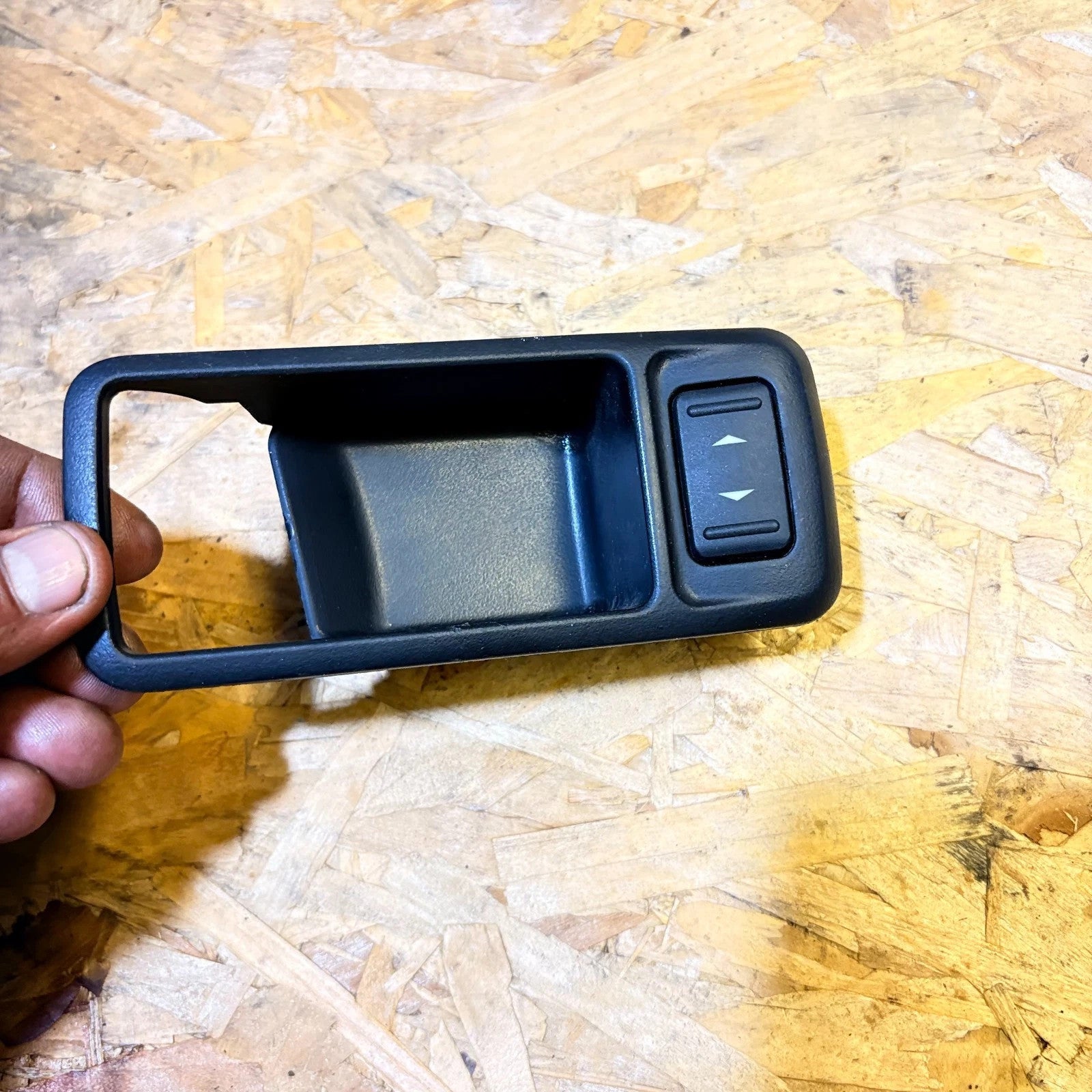 FORD KUGA ELECTRIC WINDOW SWITCH FRONT PASSENGER SIDE 3M51-226A37-AFW 2008-2013