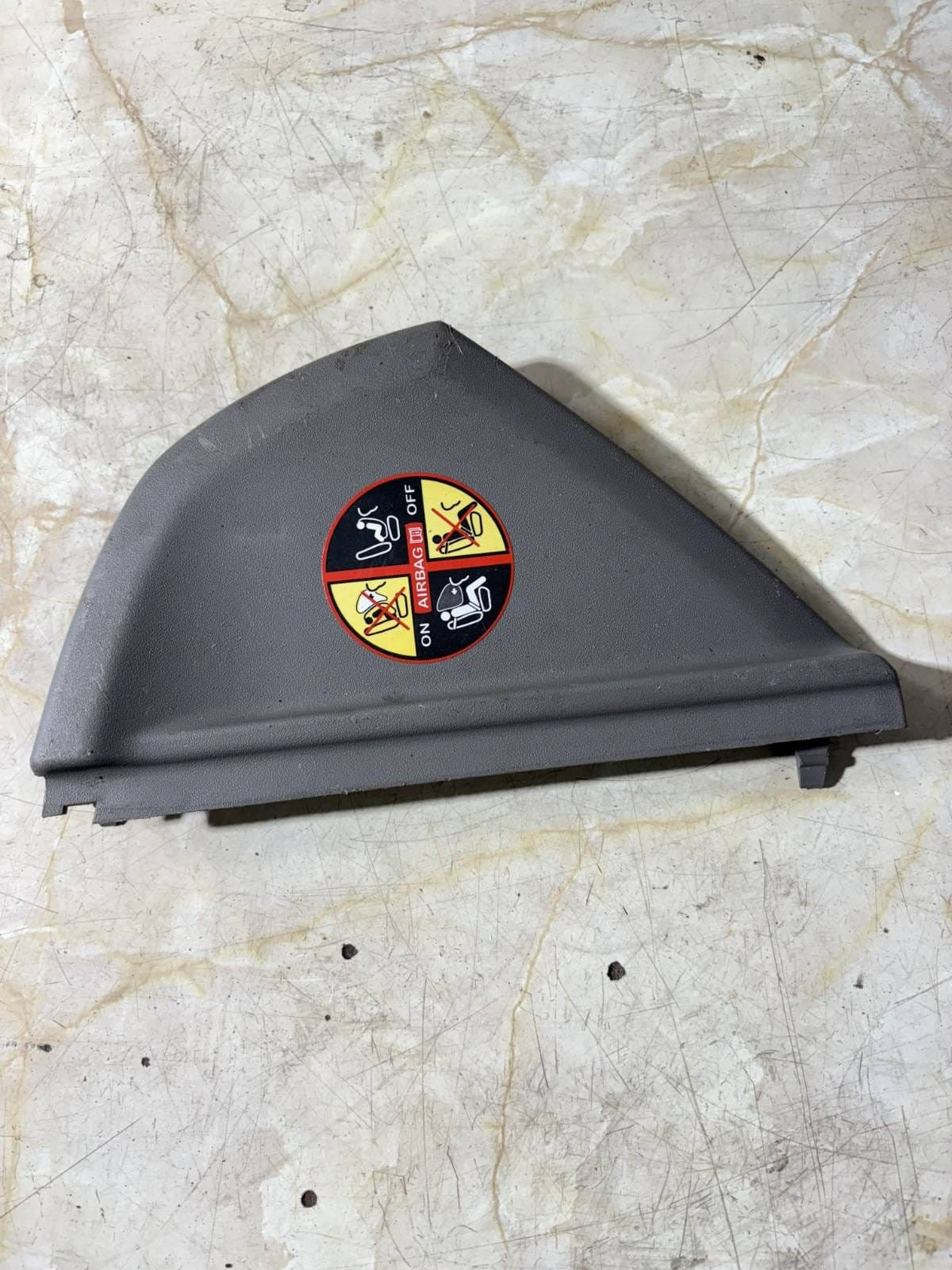 RENAULT MEGANE 2006-2010 DASHBOARD SIDE END TRIM ( PASSENGER SIDE) 8200141026