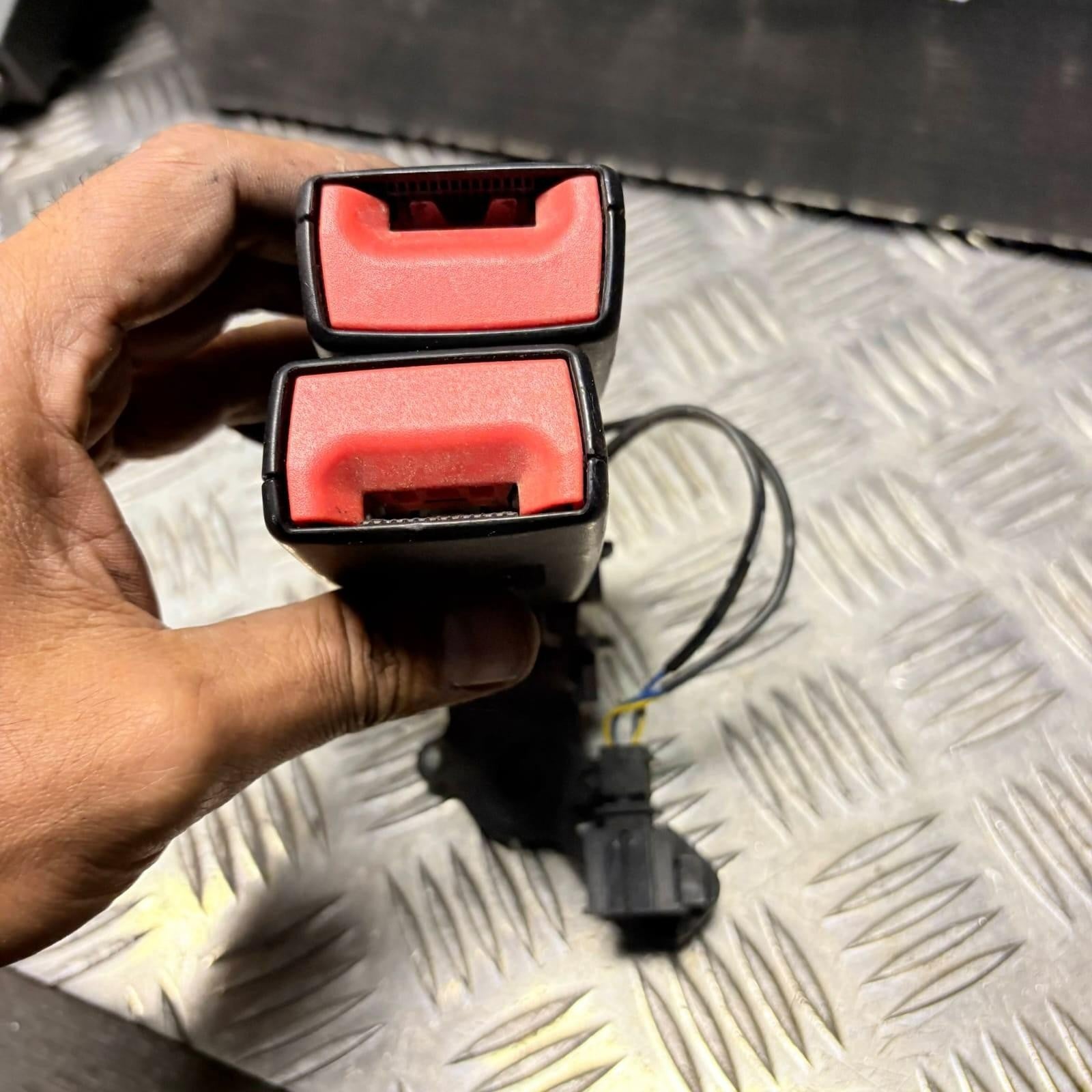 AUDI A3 S Line Nav Tfsi S-a Rear Seat Belt Stalk 8v0857739