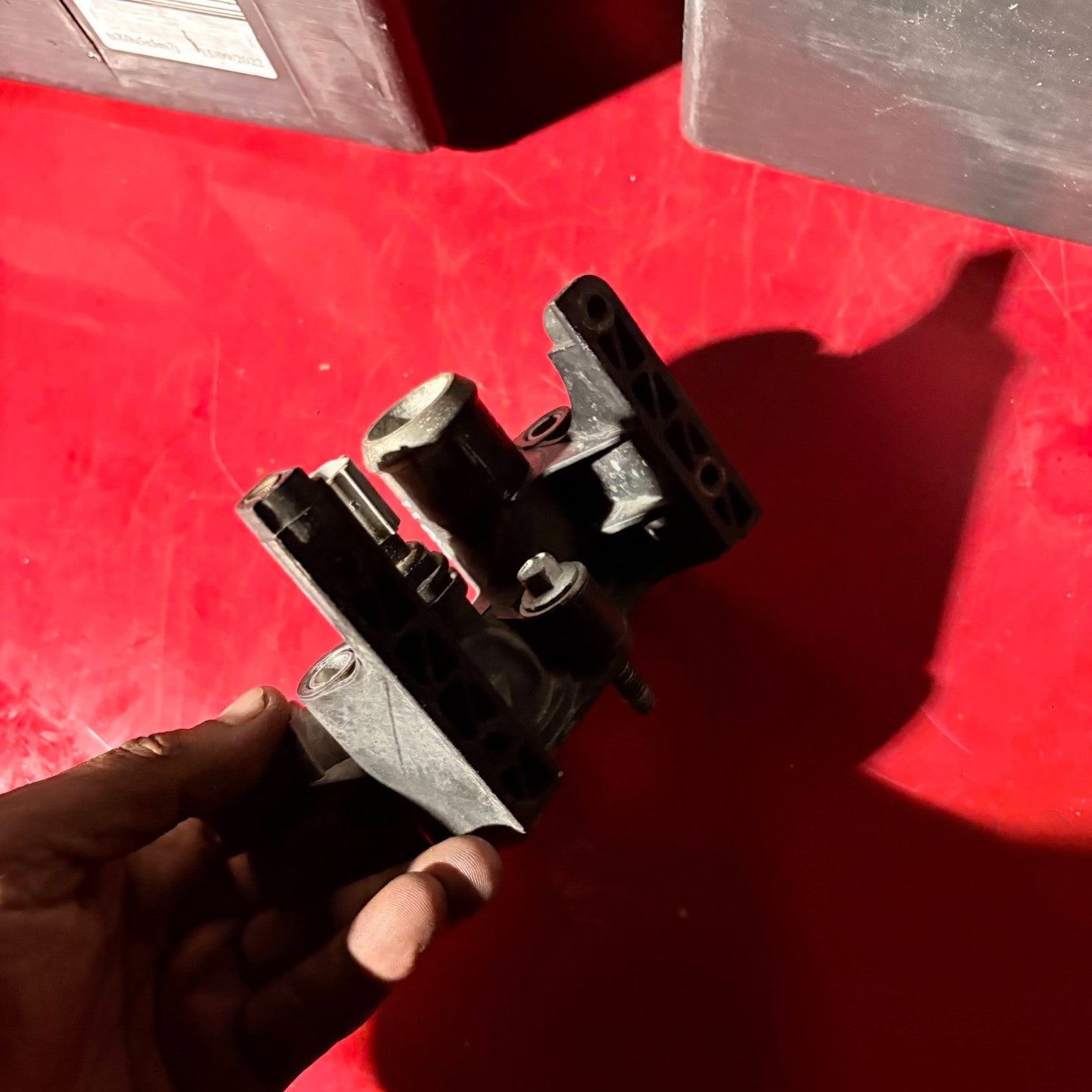 Thermostat housing Ford Fusion