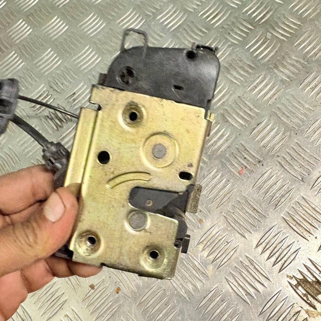 RENAULT SCENIC 2003-209 NSR PASSENGER REAR LEFT SIDE DOOR LOCK CATCH